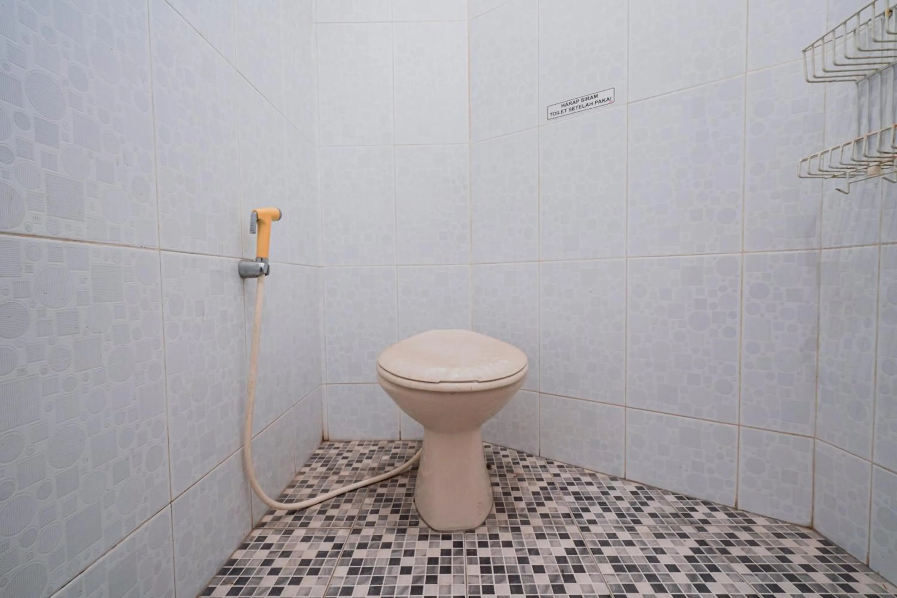 Bathroom in Hotel O Pdl Guest House Syariah