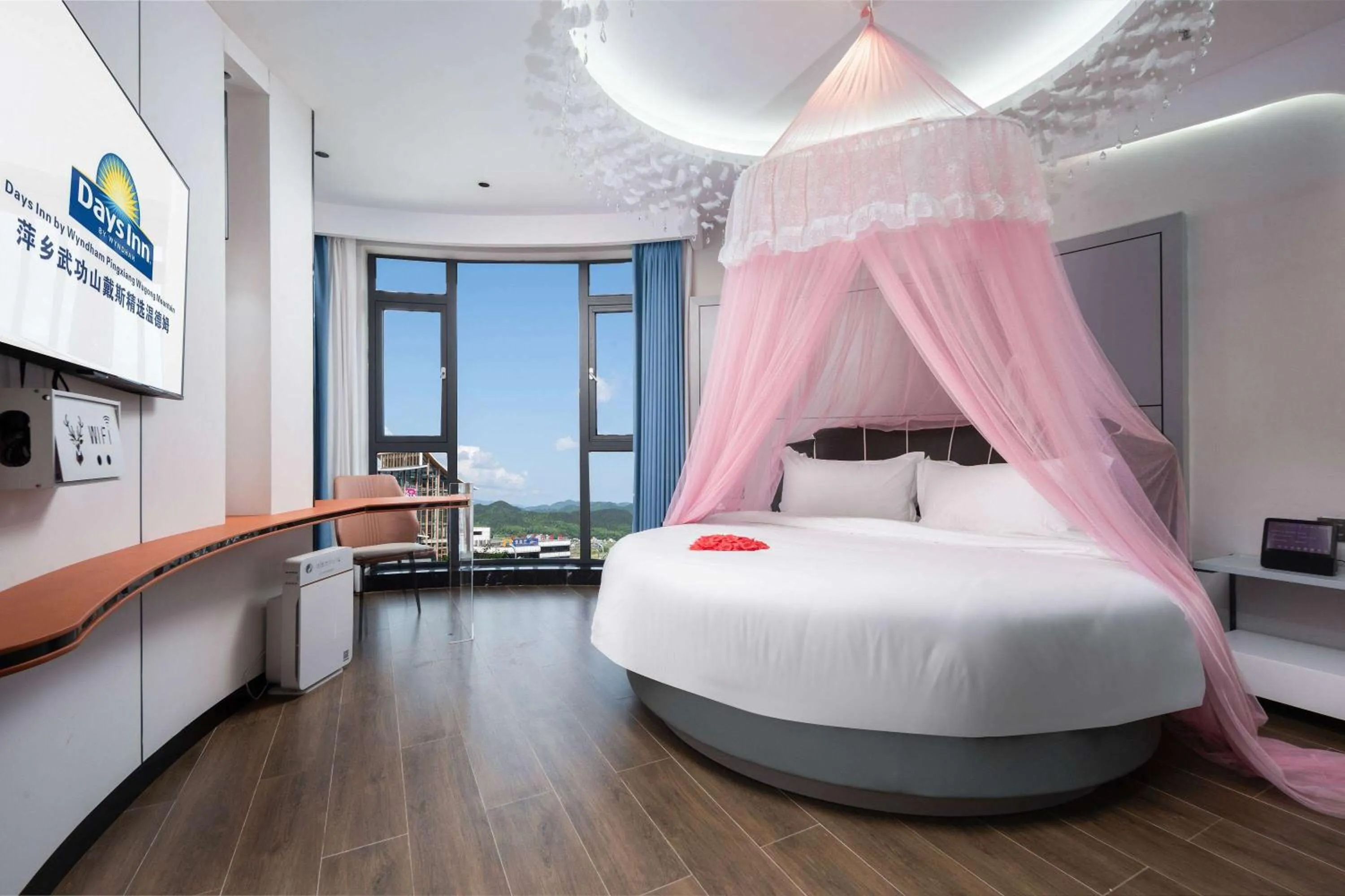 Photo of the whole room, Bed in Days Inn by Wyndham Pingxiang Wugong Mountain