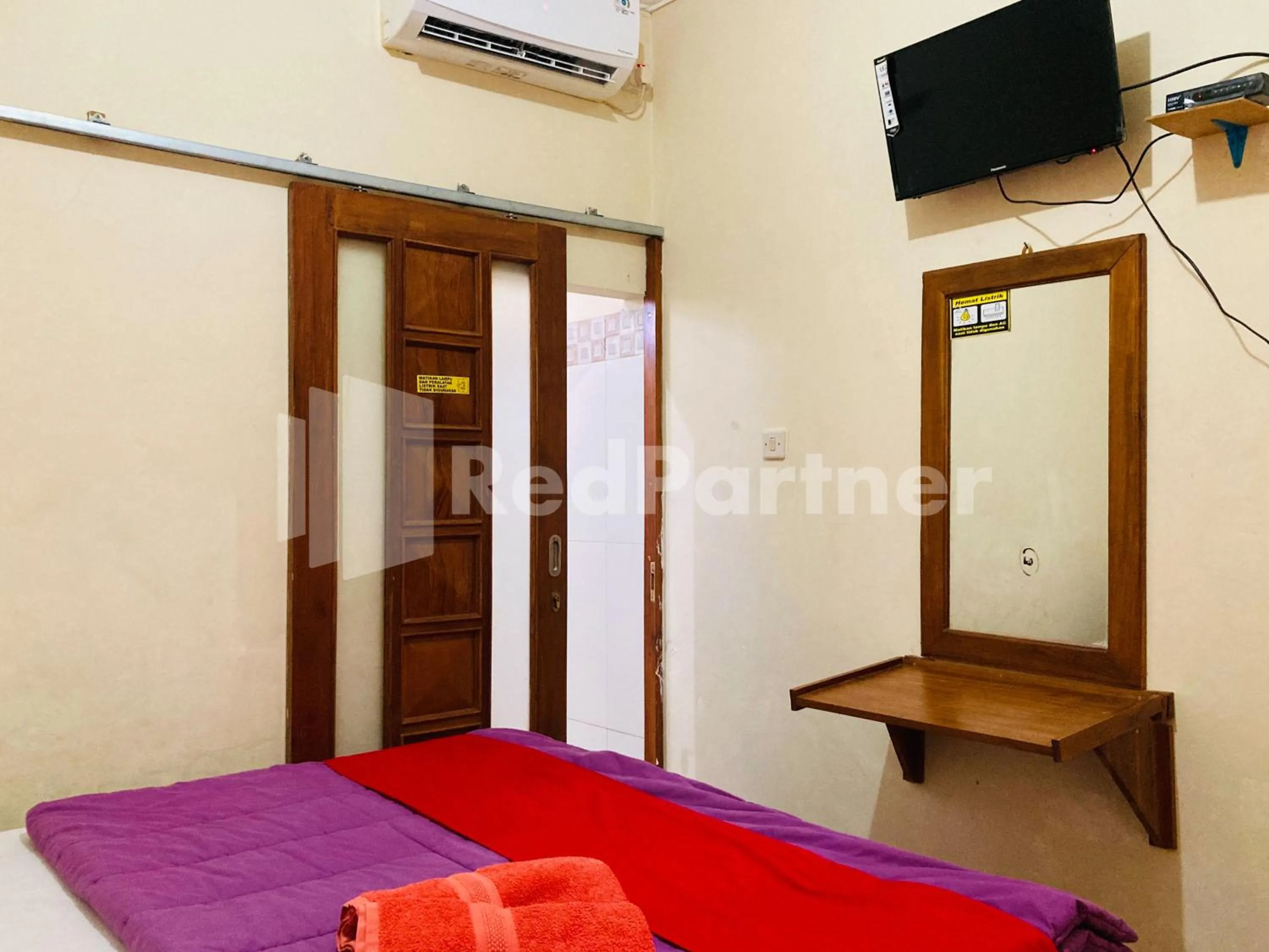 Bedroom, Bed in Sahil inn Syariah Prawirotaman RedPartner