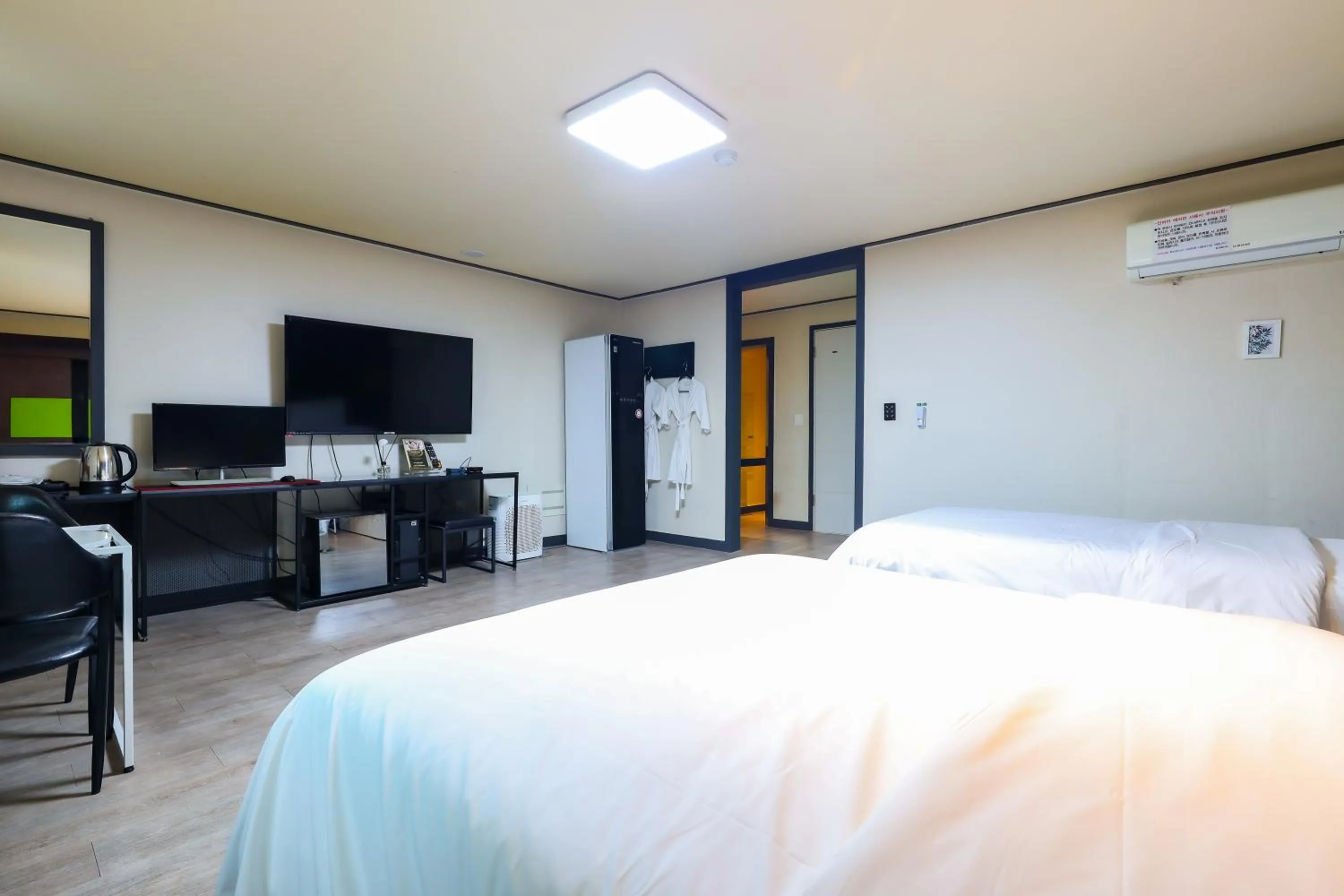 Bed in FromH J Hotel Osan