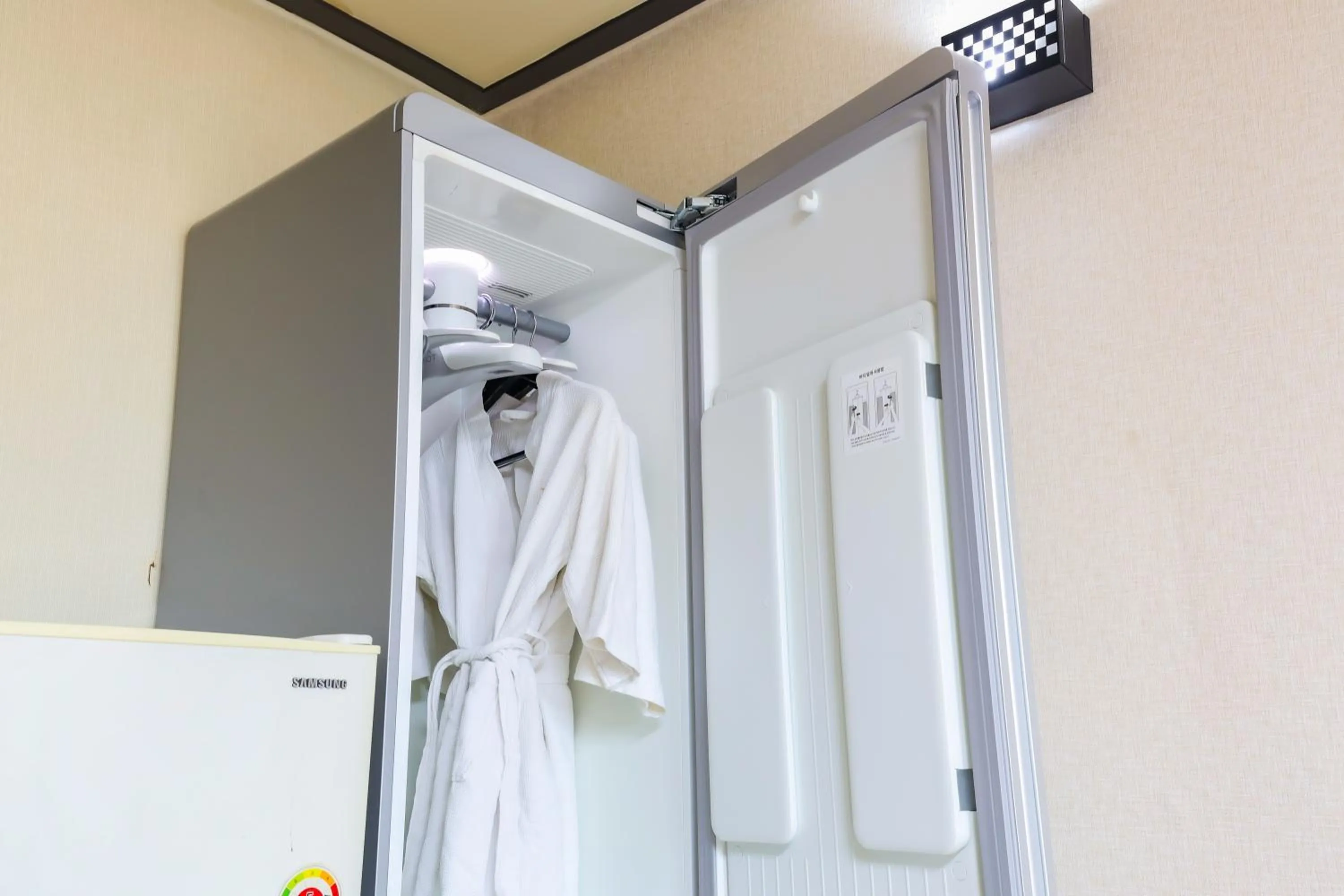 wardrobe in FromH J Hotel Osan