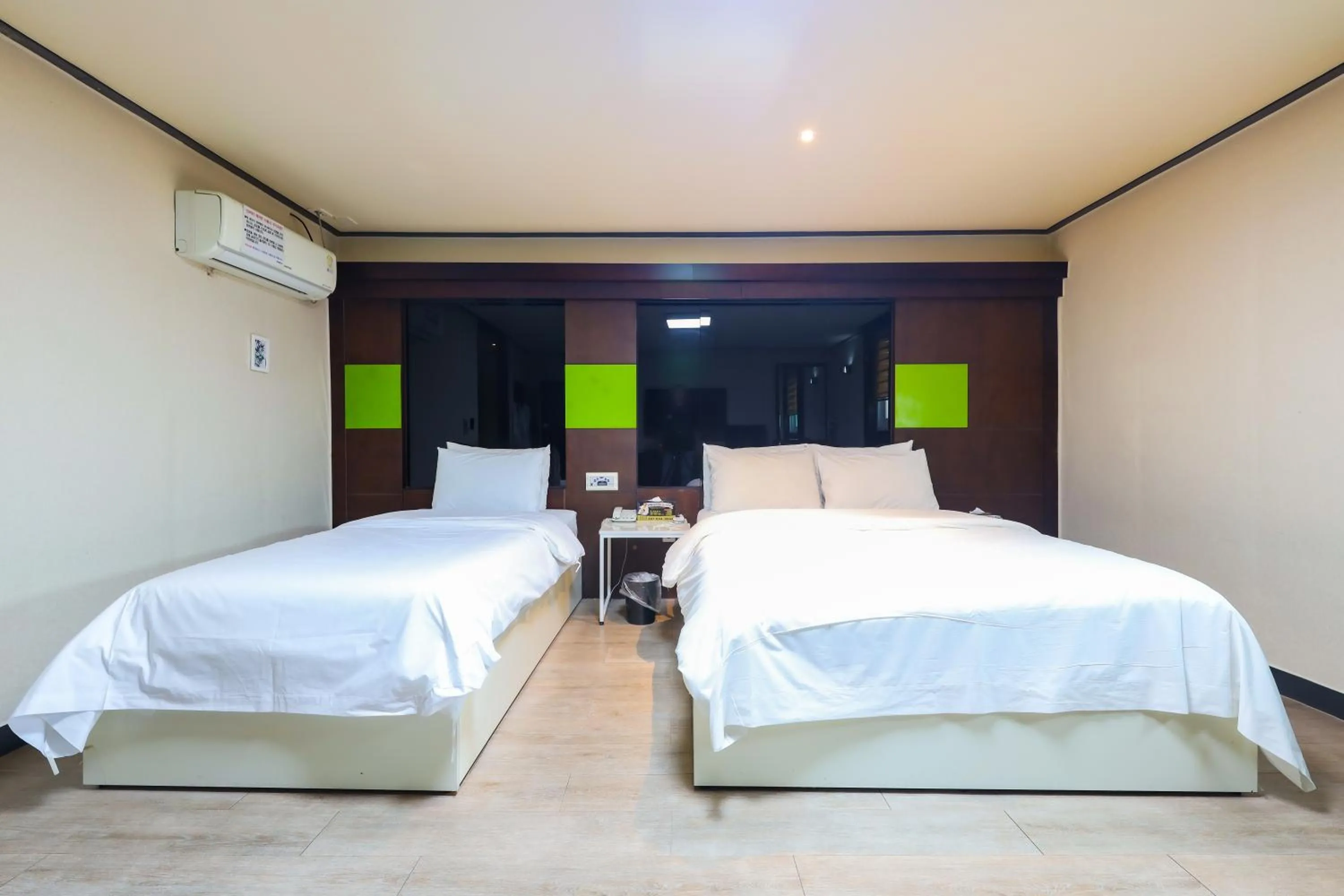 Bed in FromH J Hotel Osan