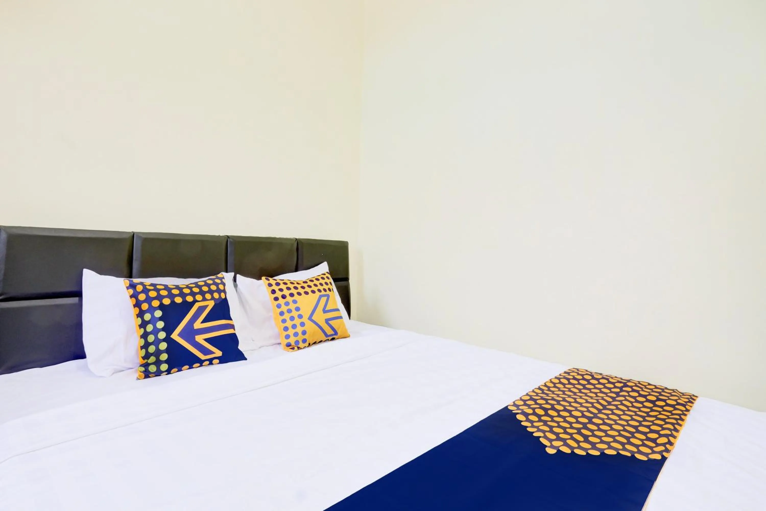 Bedroom, Bed in Hotel O Homestay Arva