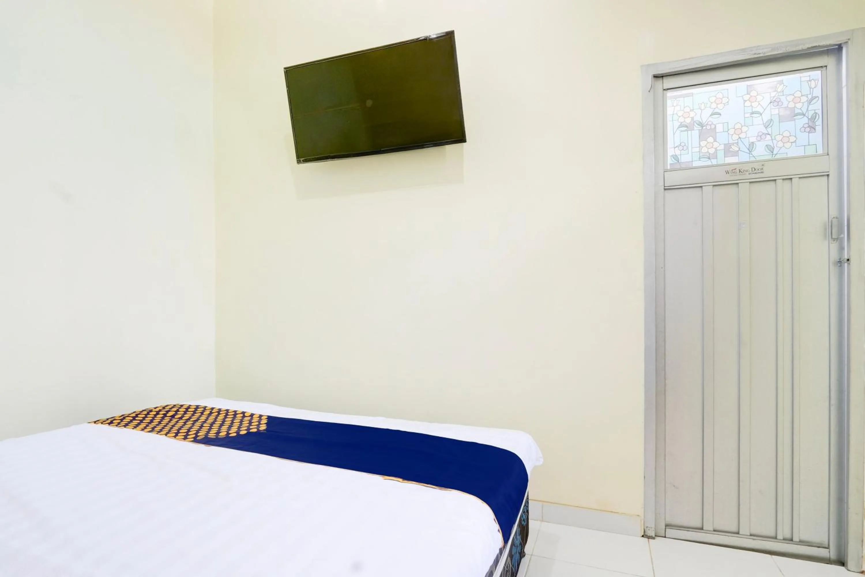 Bedroom, Bed in Hotel O Homestay Arva