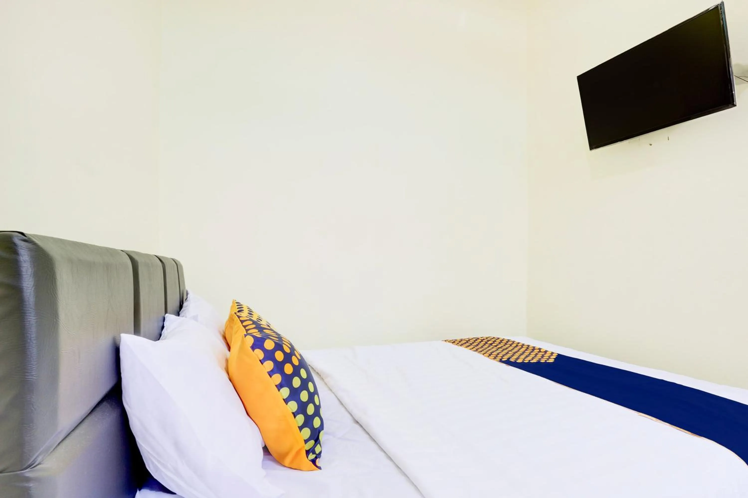 Bedroom, Bed in Hotel O Homestay Arva