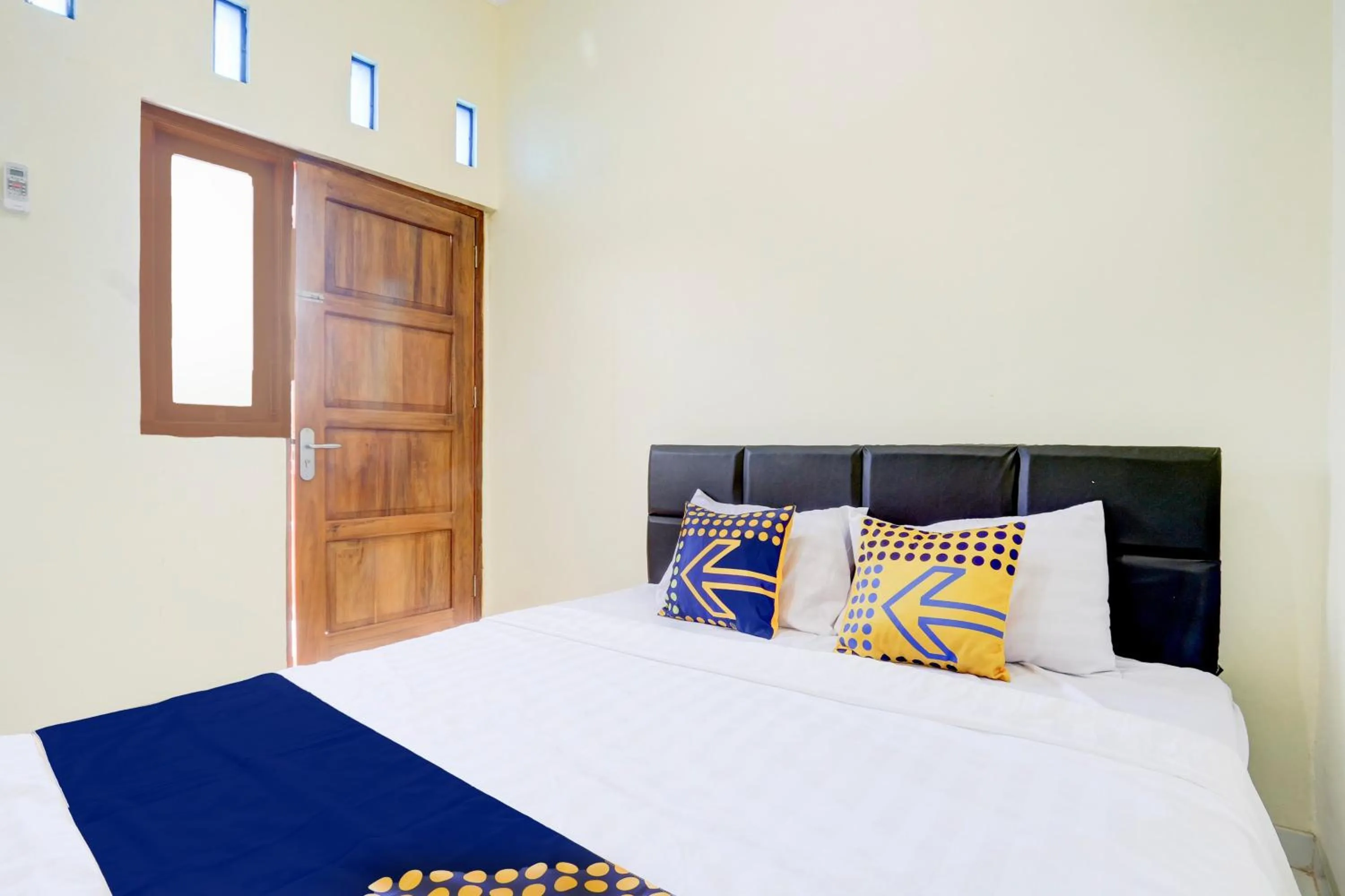 Bedroom, Bed in Hotel O Homestay Arva