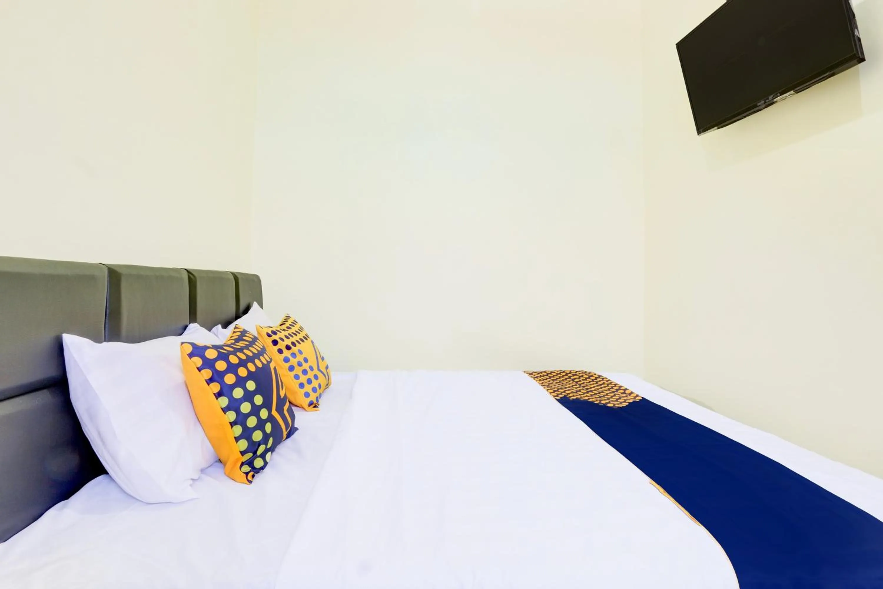 Bedroom, Bed in Hotel O Homestay Arva