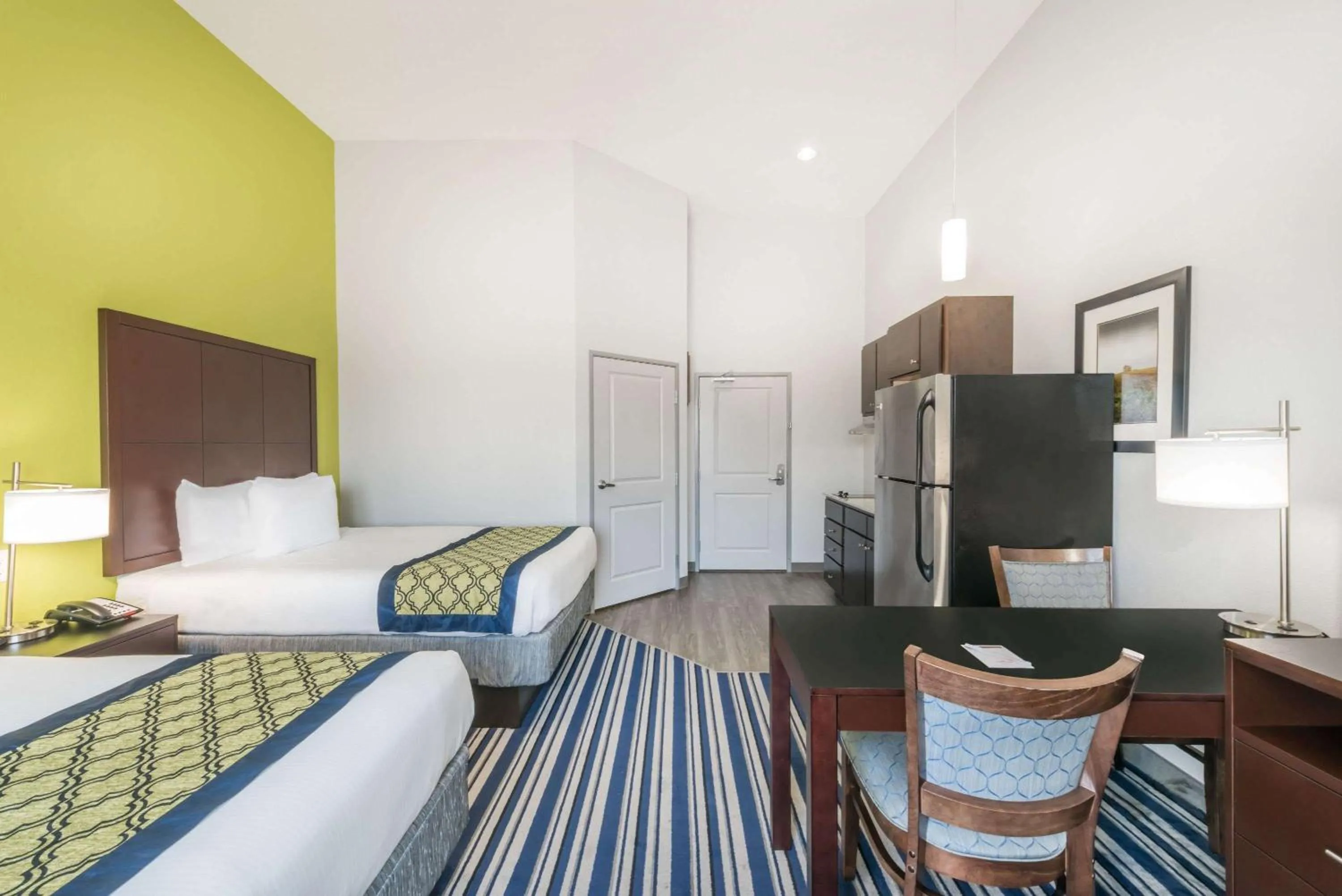 Photo of the whole room, Bed in Hawthorn Extended Stay by Wyndham Midland