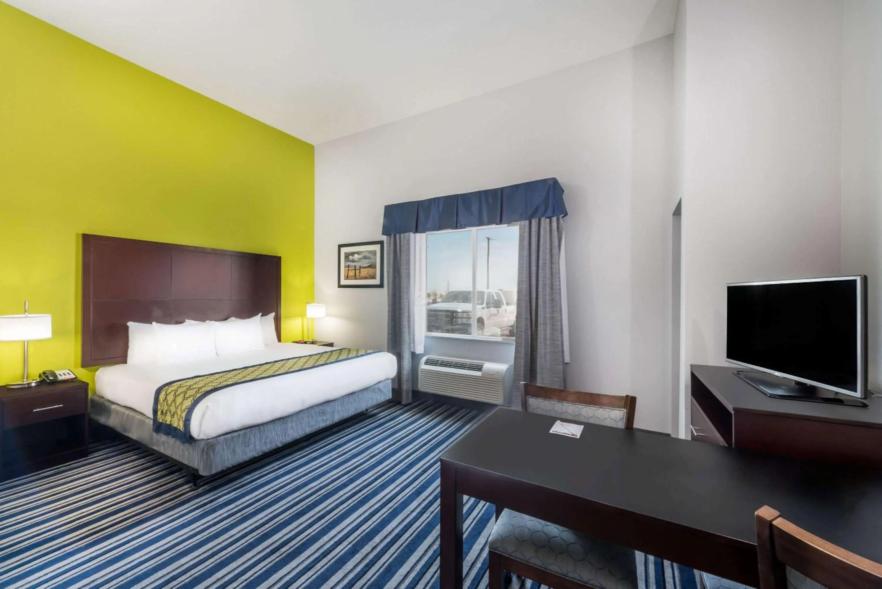 Photo of the whole room, Bed in Hawthorn Extended Stay by Wyndham Midland