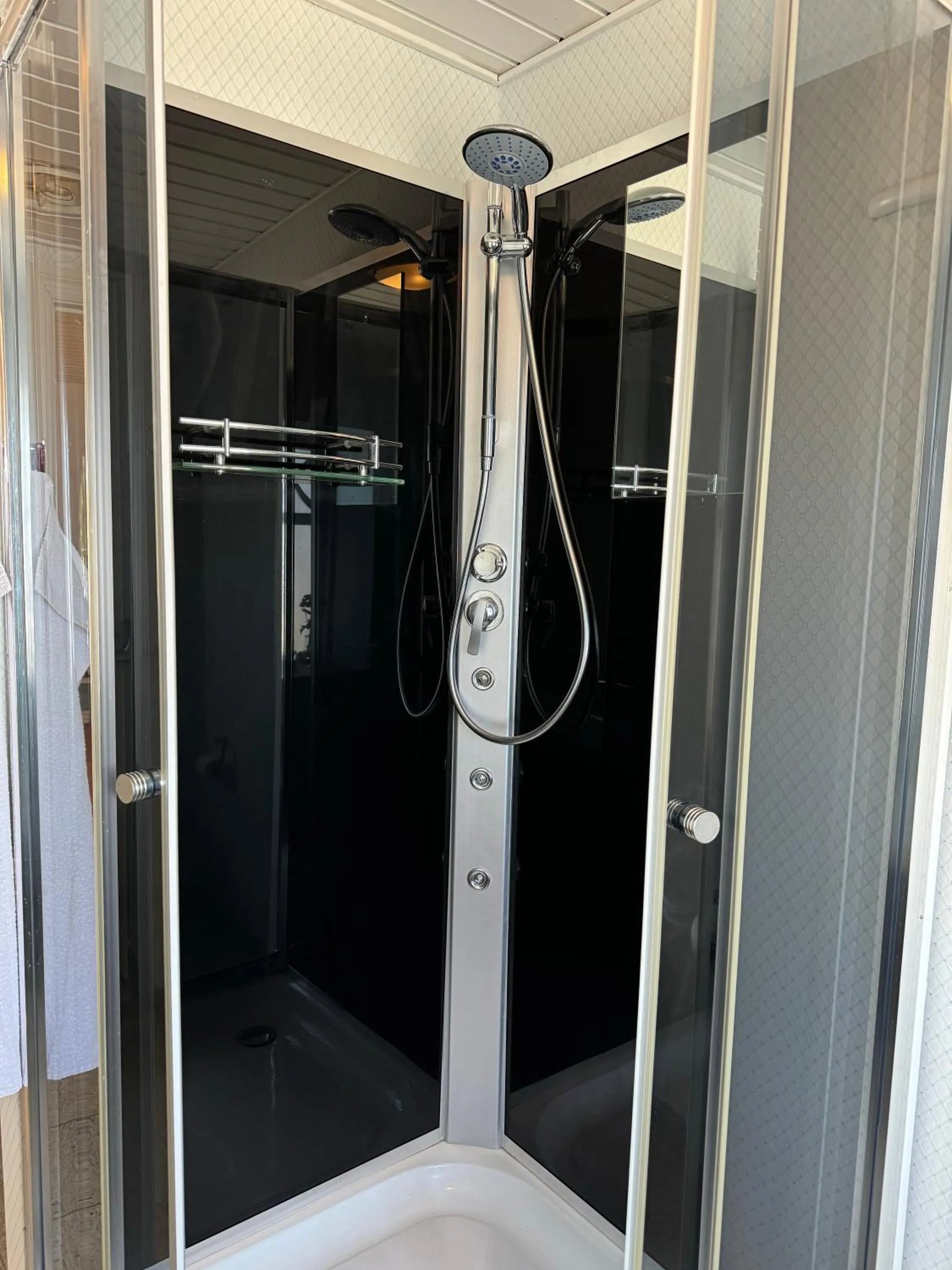 Shower in Rold Gl Kro