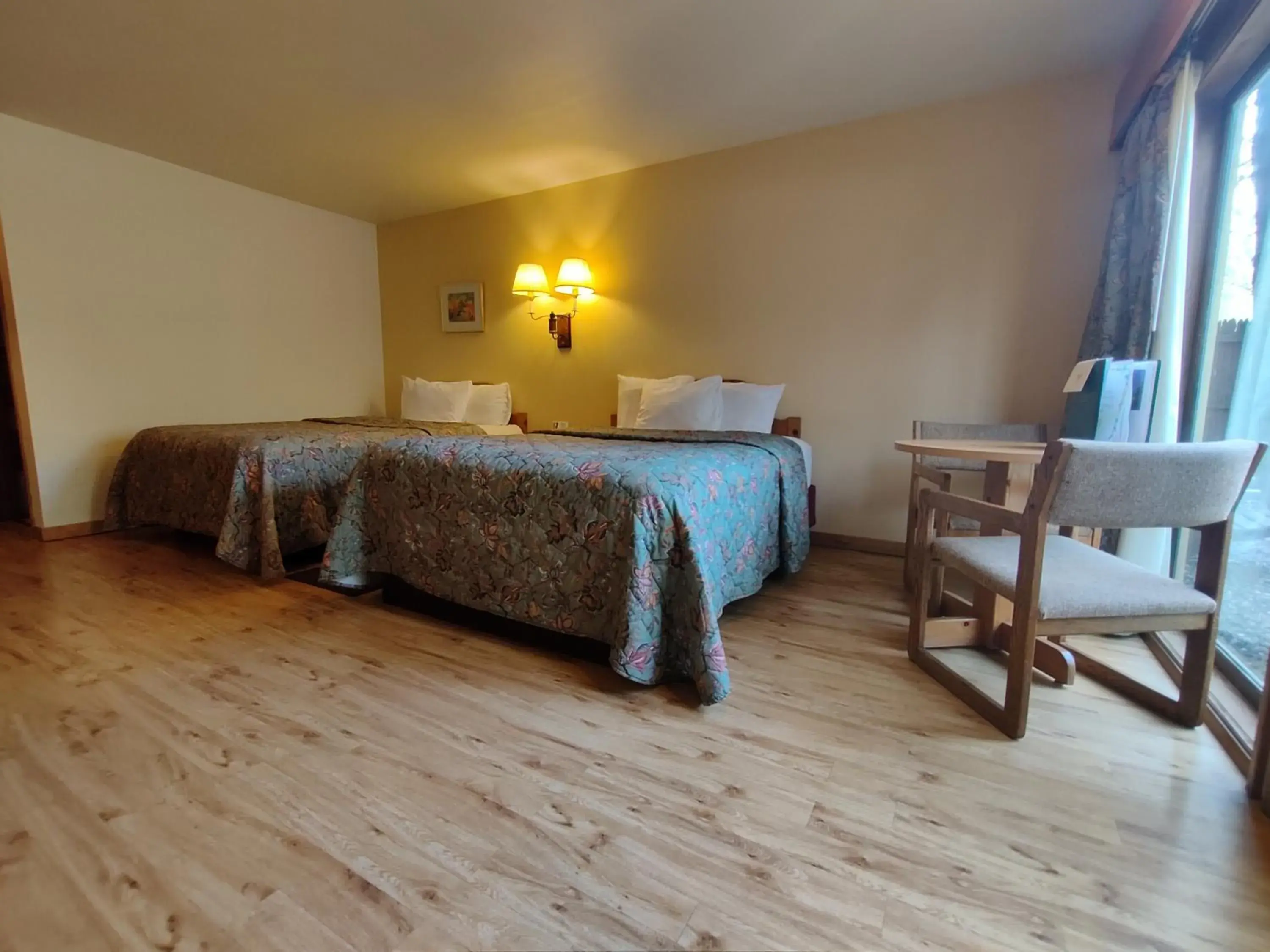 Queen Room with Two Queen Beds - Lower Level in Holiday Acres Resort Queen Room with Two Queen Beds - Lower Level in Holiday Acres Resort