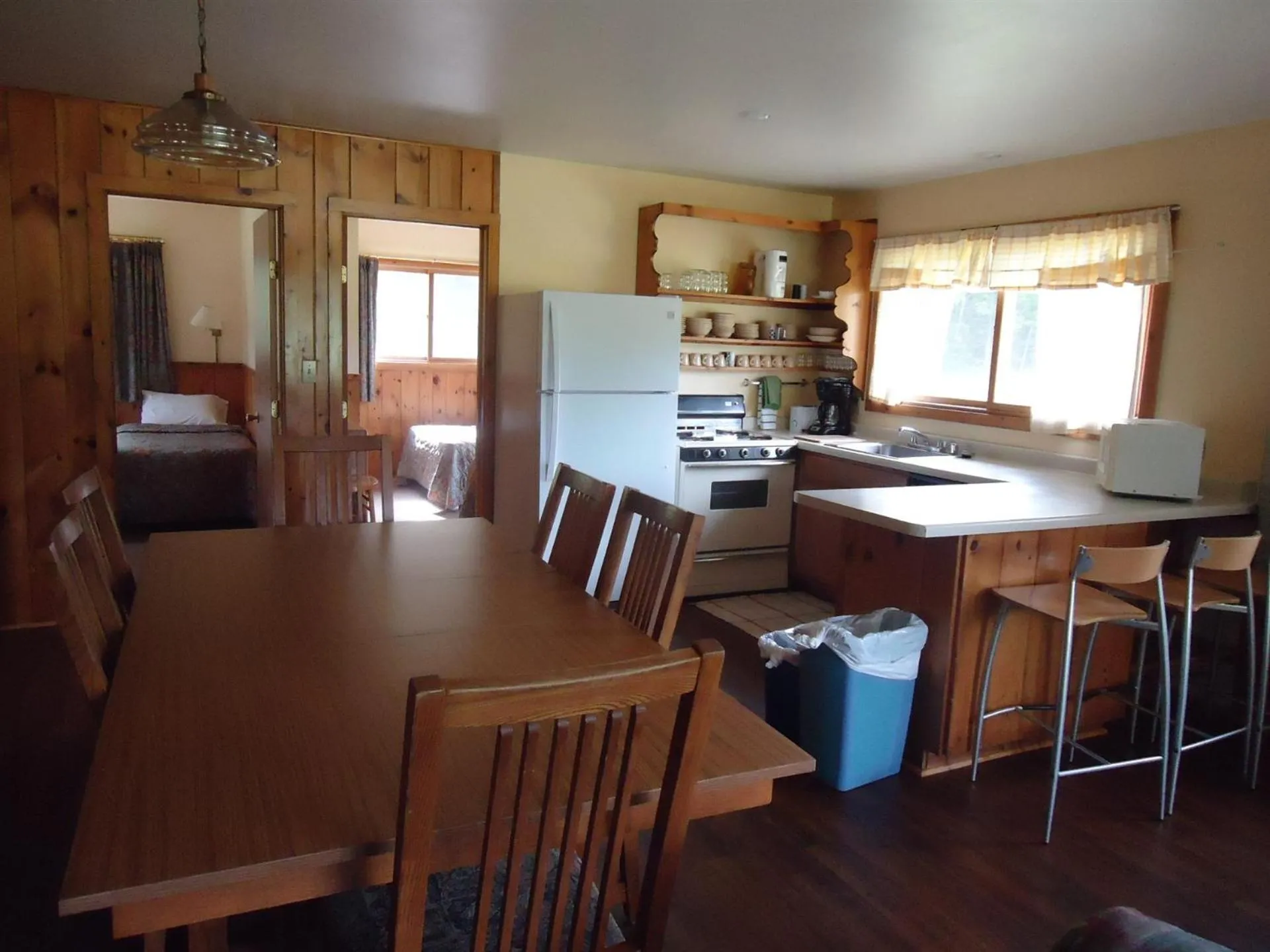 Dining area in Holiday Acres Resort