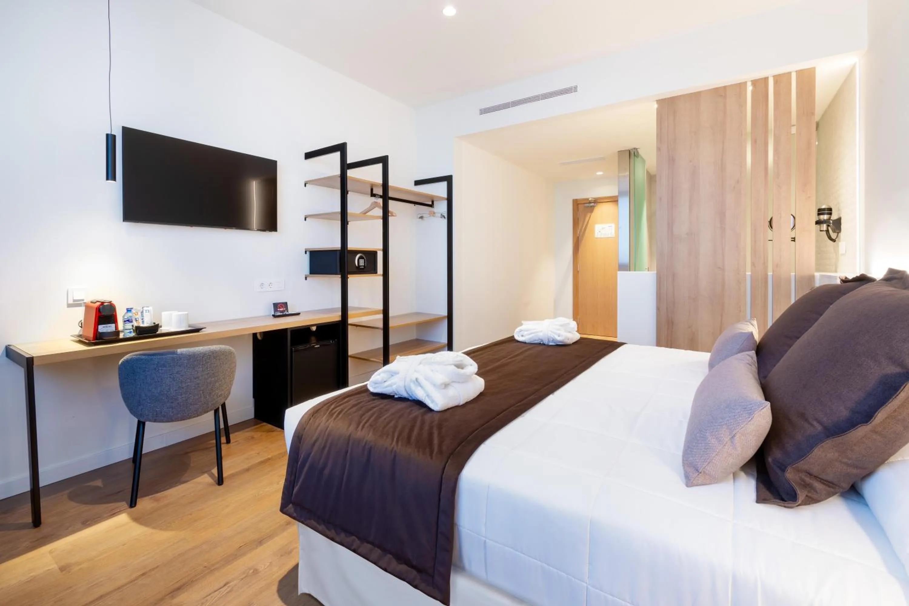 Photo of the whole room, Bed in Alexandre FrontAir Congress