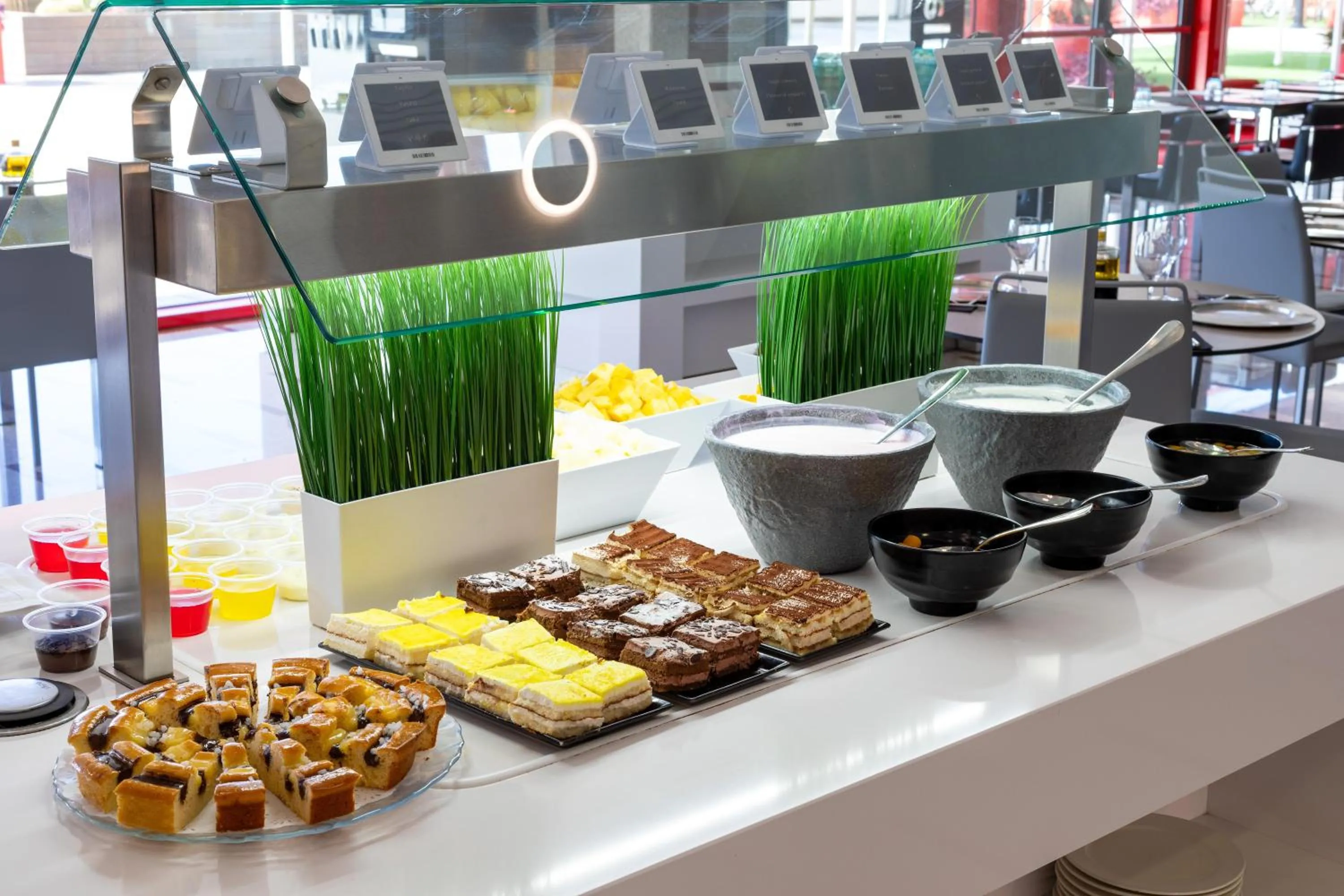 Restaurant/places to eat in Alexandre FrontAir Congress