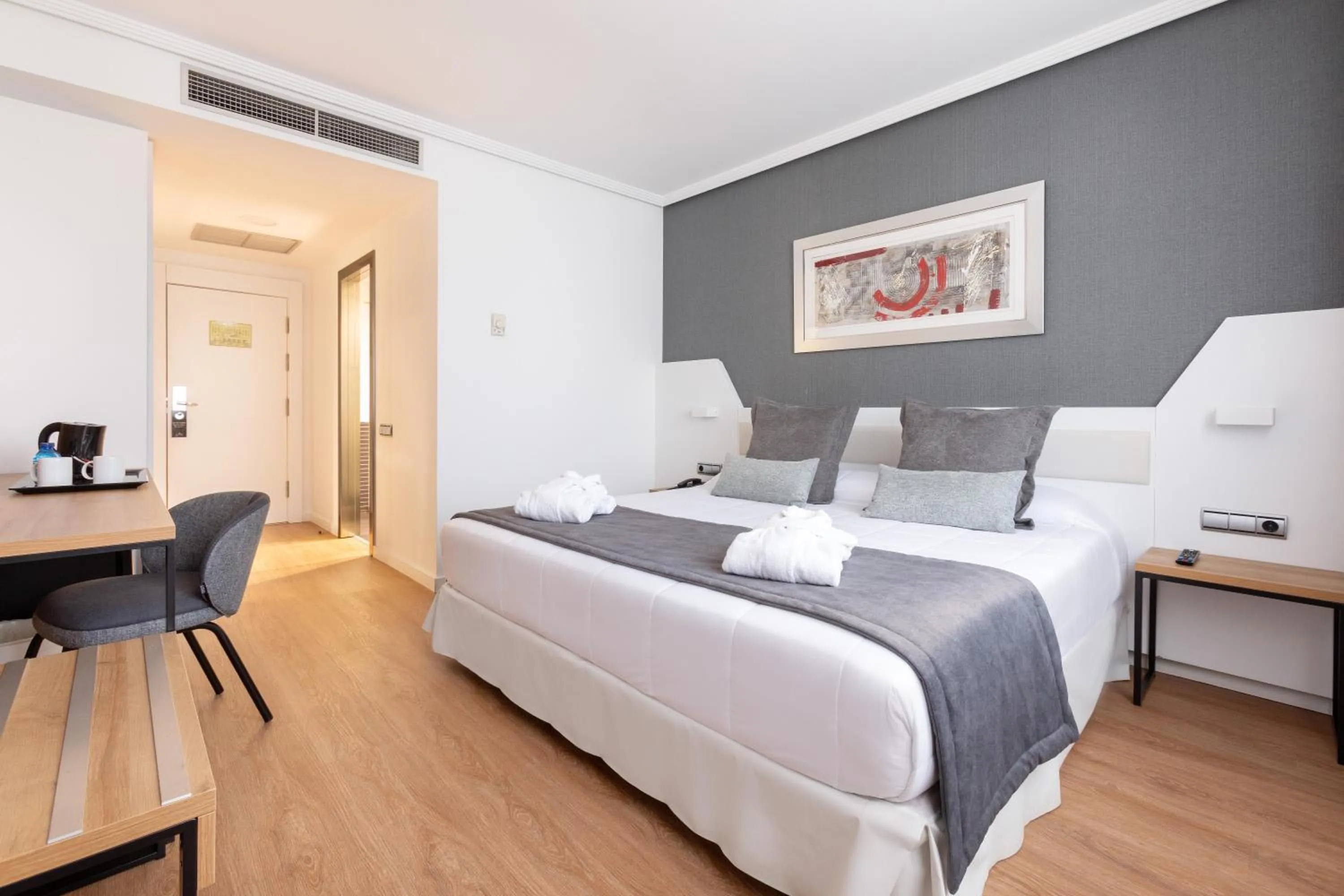 Photo of the whole room, Bed in Alexandre FrontAir Congress