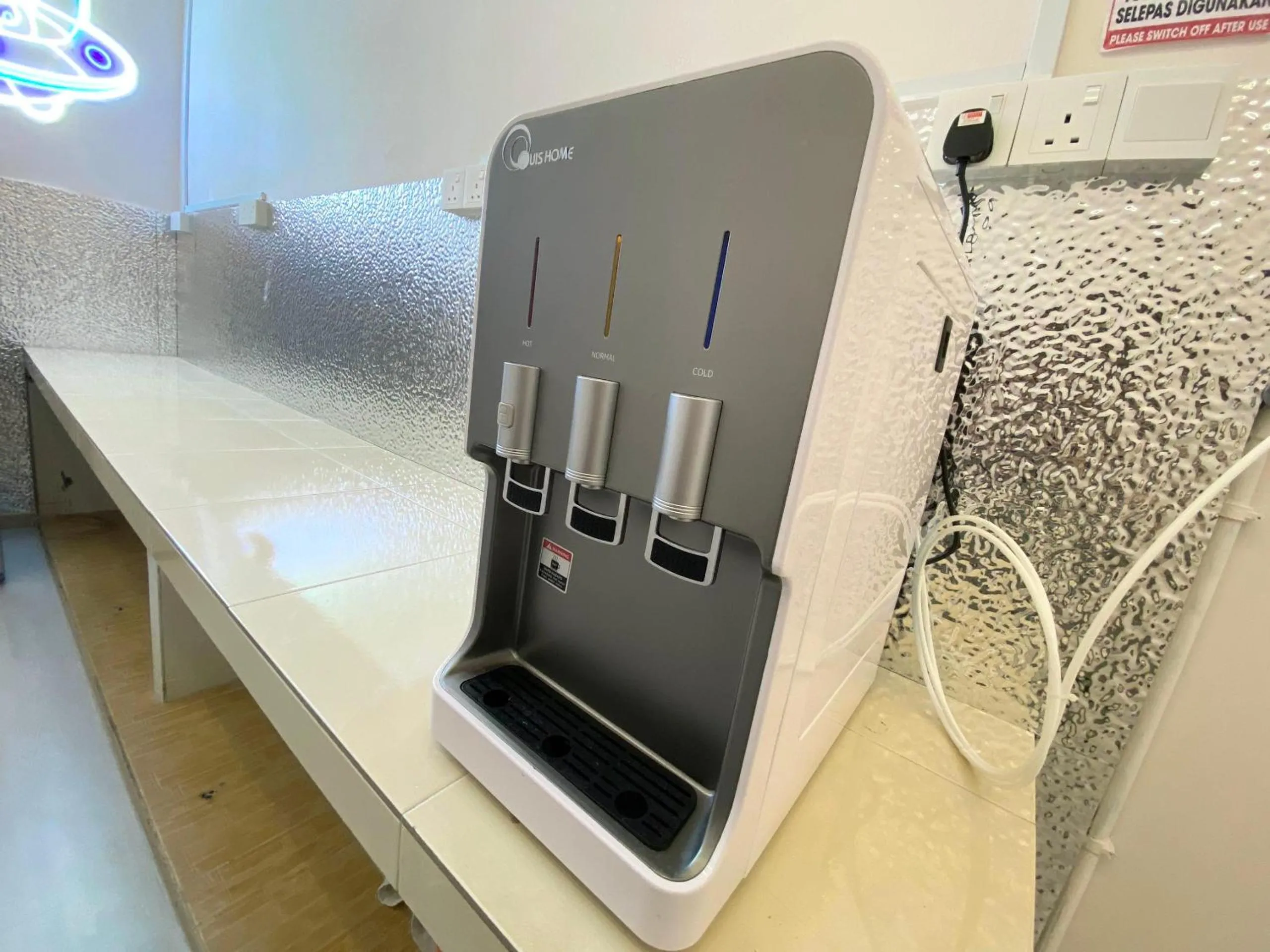 Kitchen or kitchenette in U Capsule Hotel Kulai