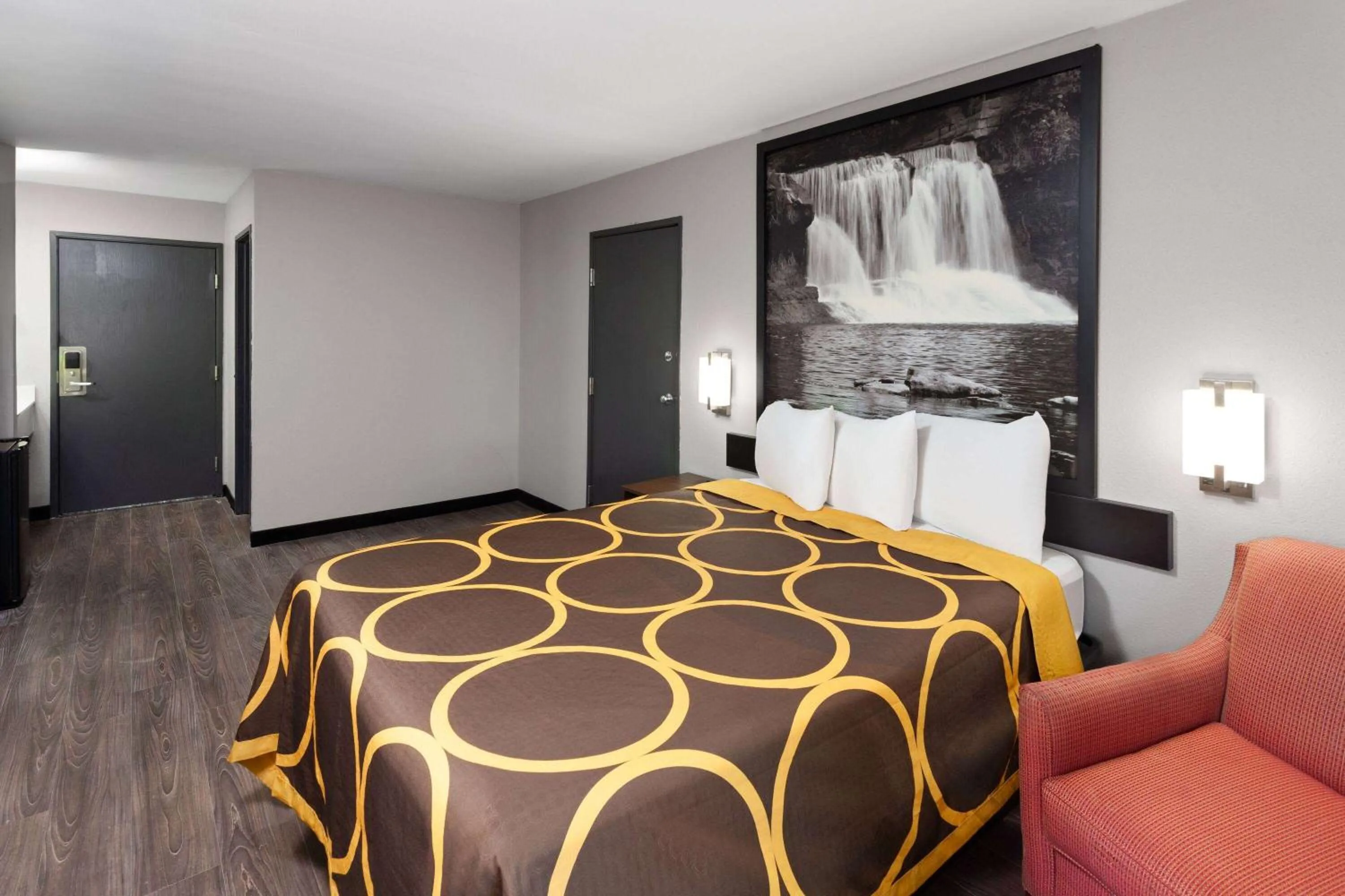 Photo of the whole room, Bed in Super 8 by Wyndham Olney