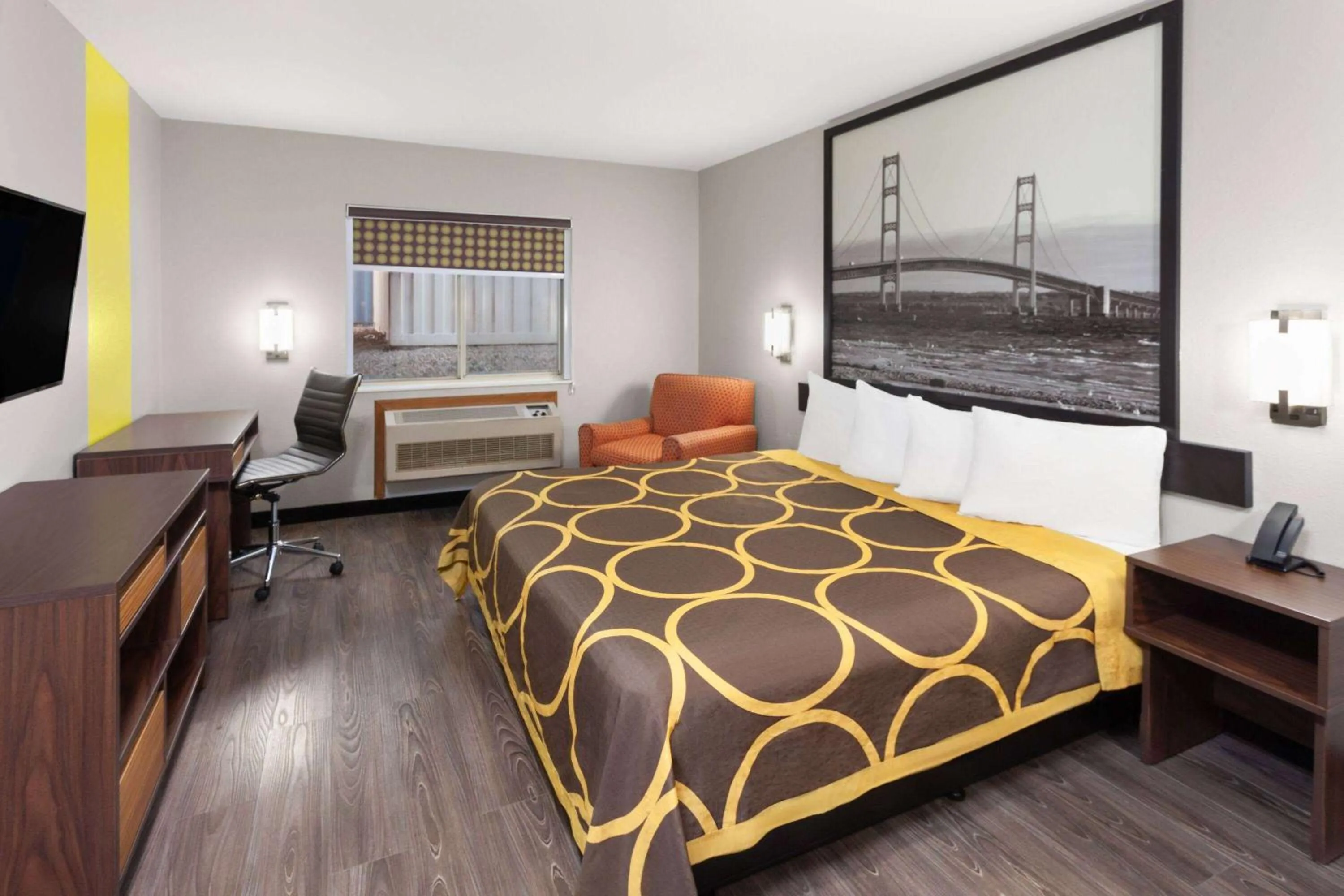 Photo of the whole room, Bed in Super 8 by Wyndham Olney