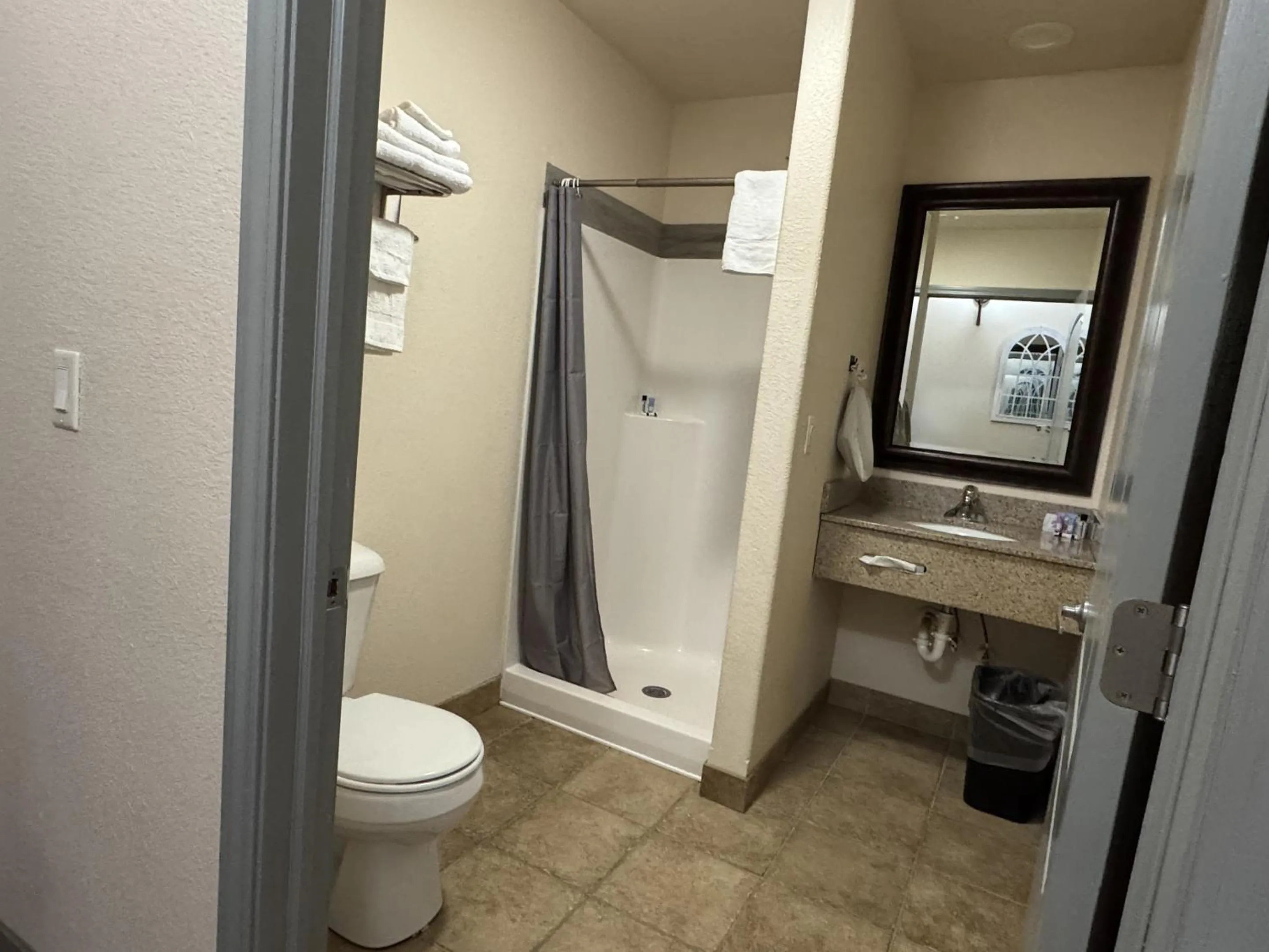 Bedroom in Price Pointe Inn