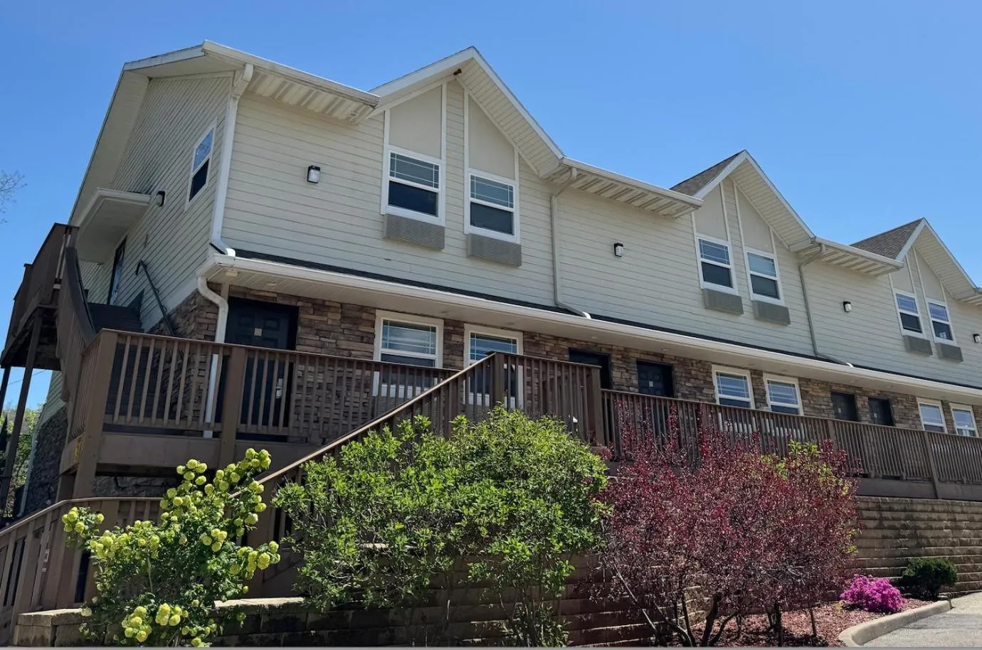 Property building in Price Pointe Inn