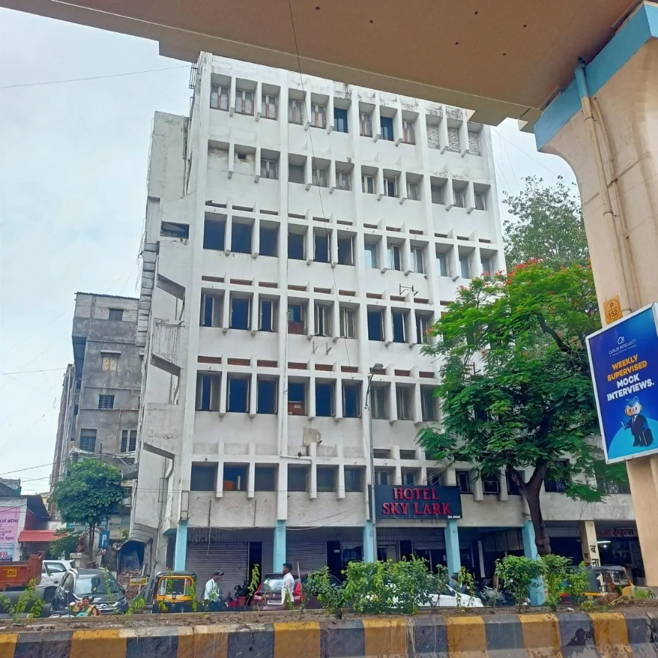 Property building in Hotel Skylark