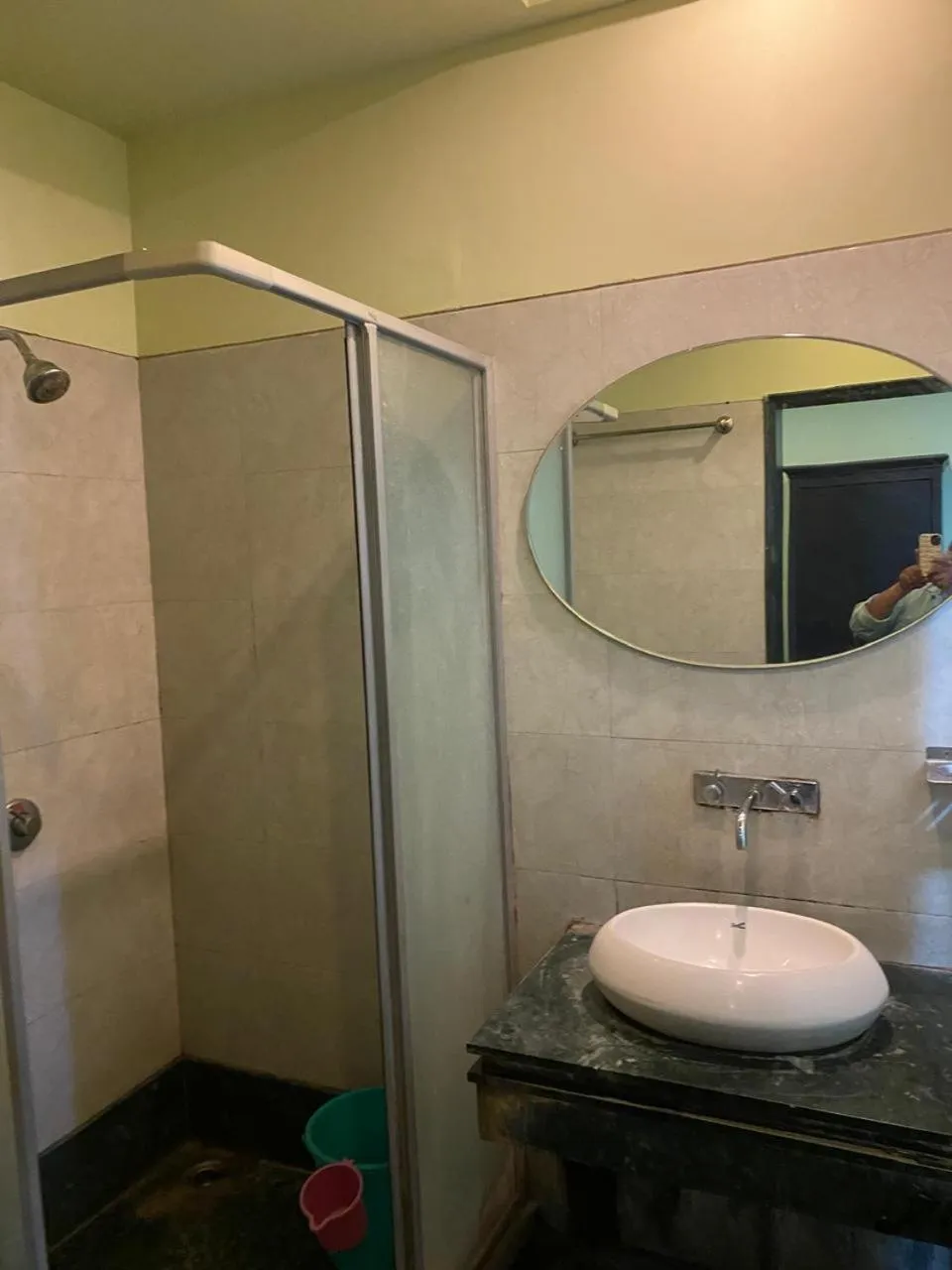 Shower in Hotel Skylark