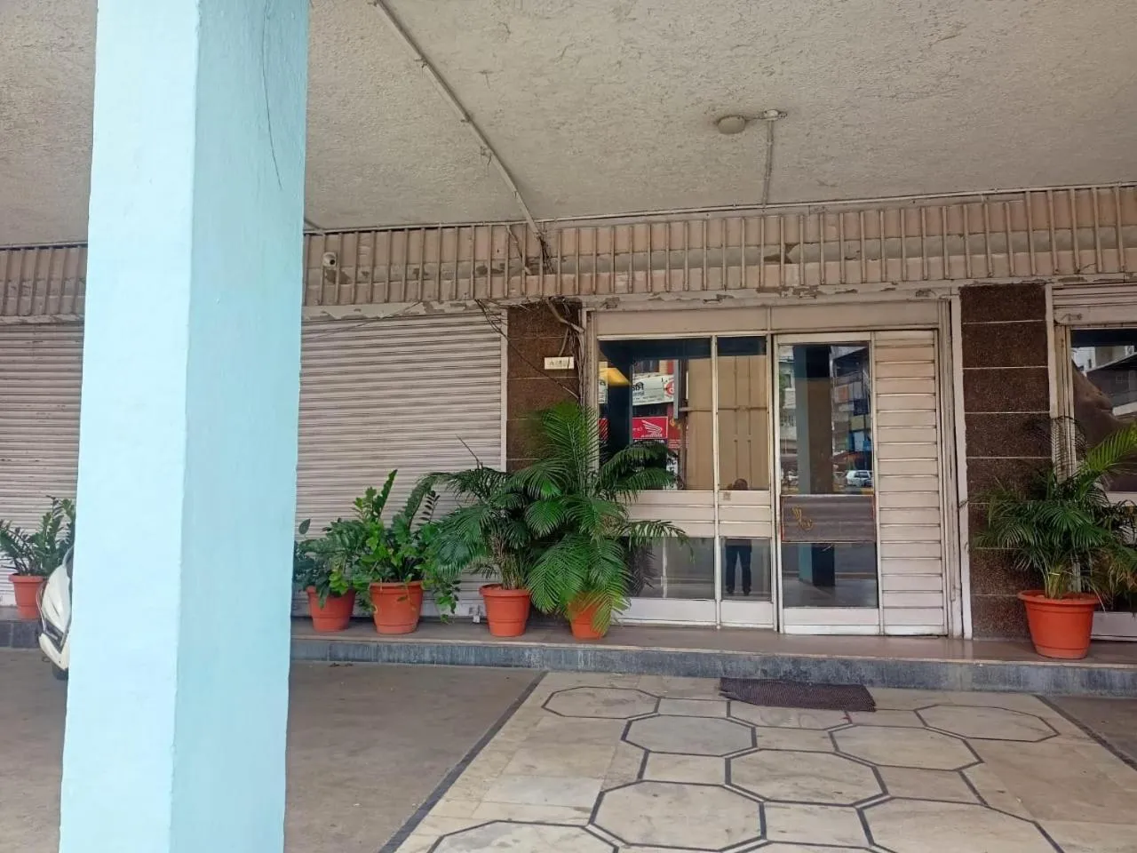 Facade/entrance in Hotel Skylark