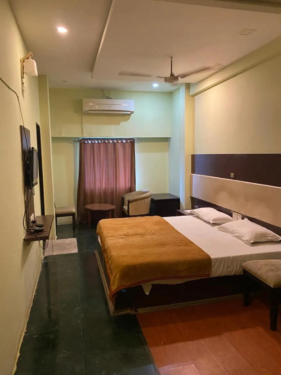 Bed in Hotel Skylark