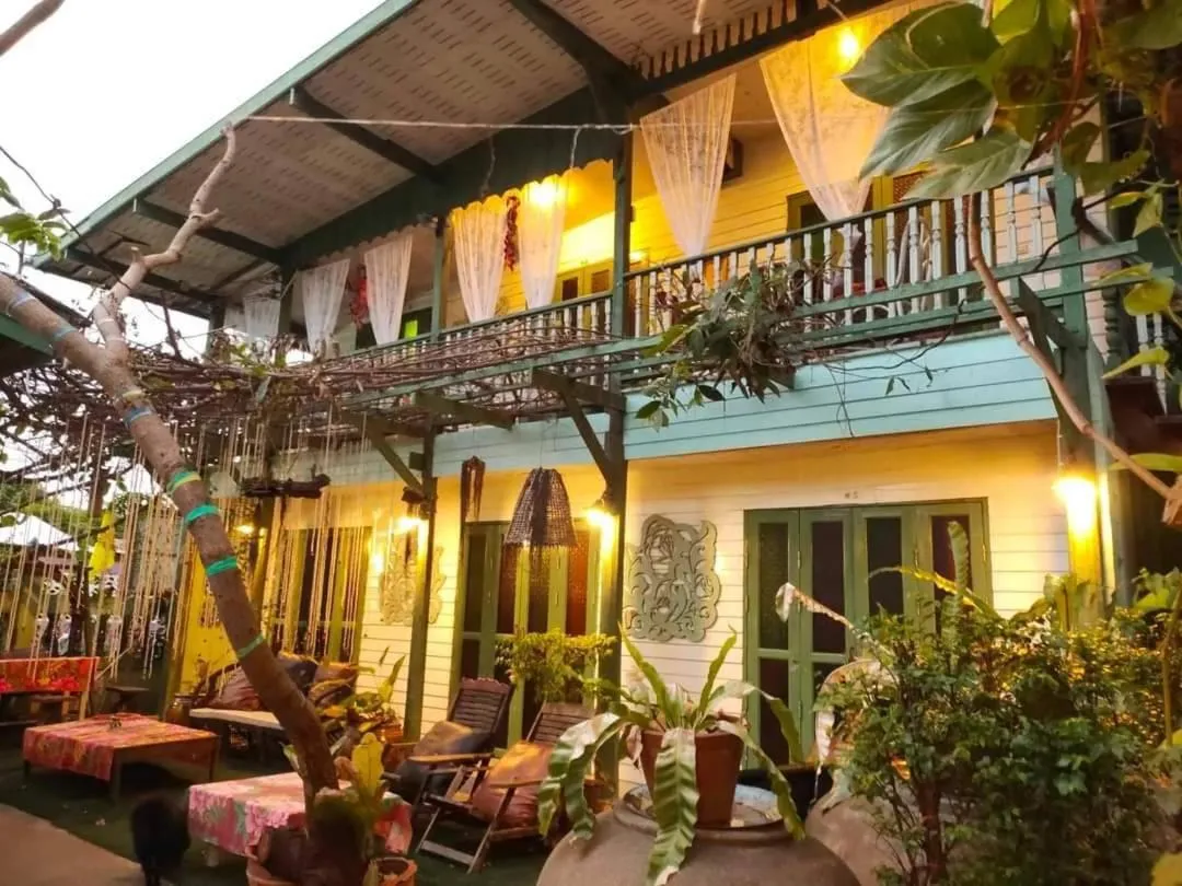 Baanrak amphawa homestay