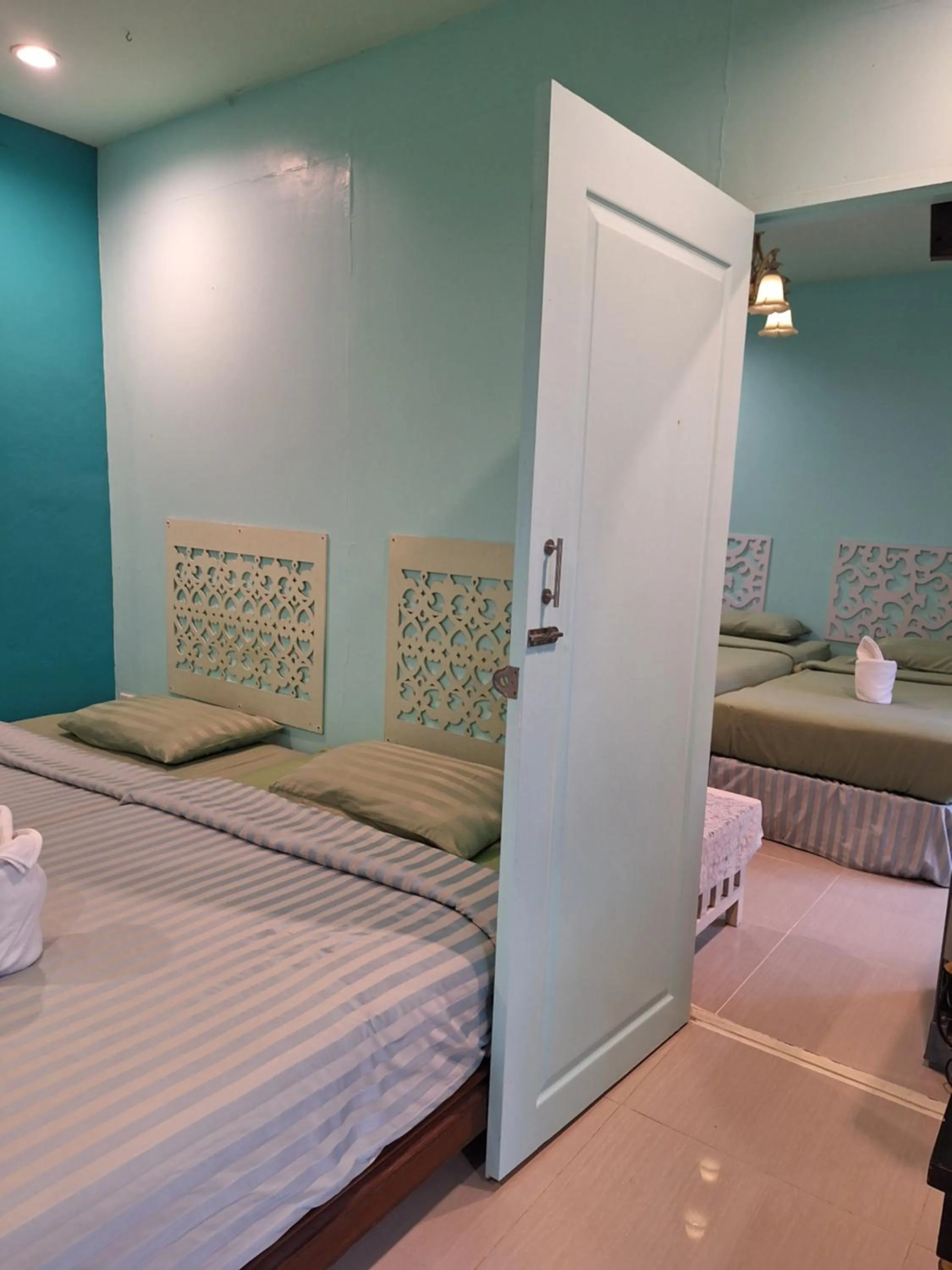Bed in Baanrak amphawa homestay