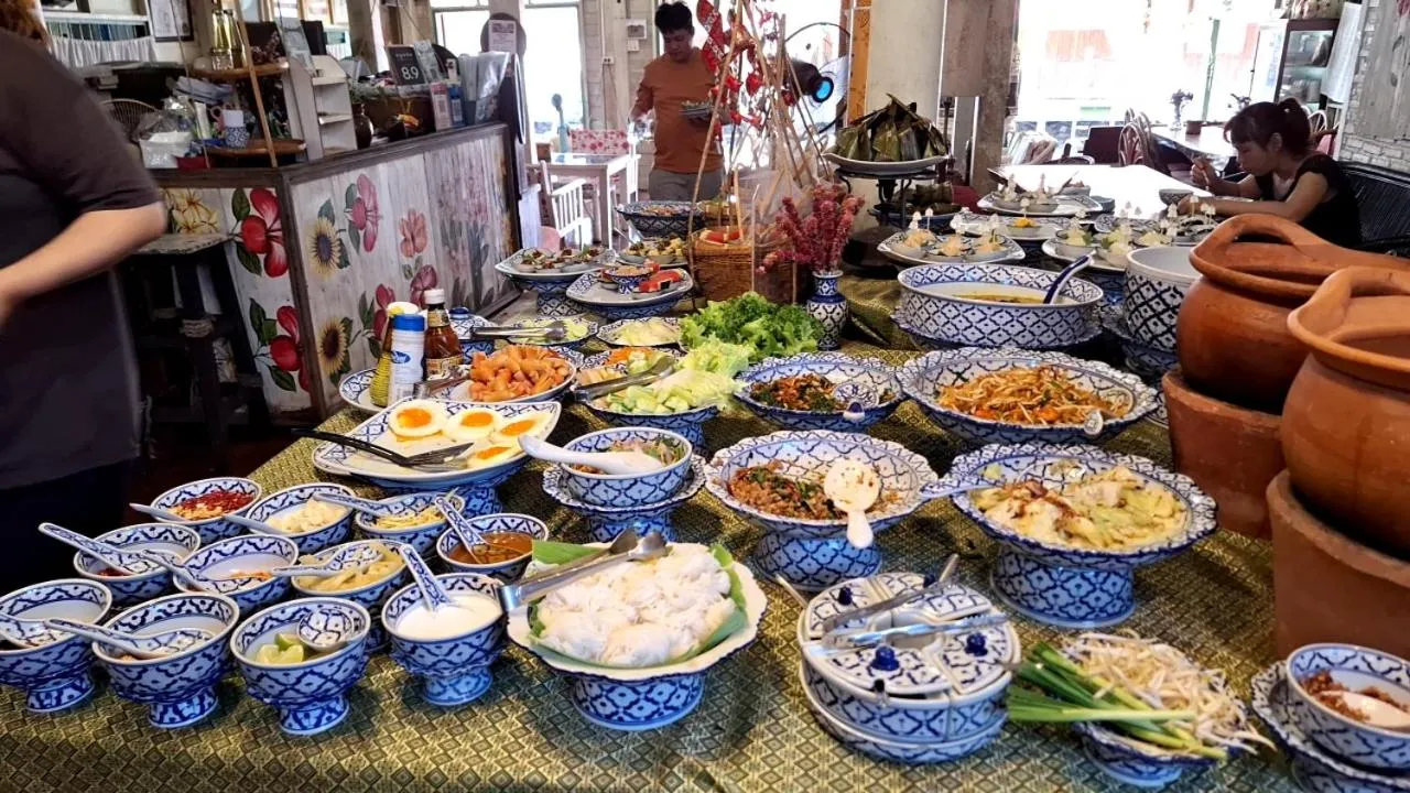 Baanrak amphawa homestay