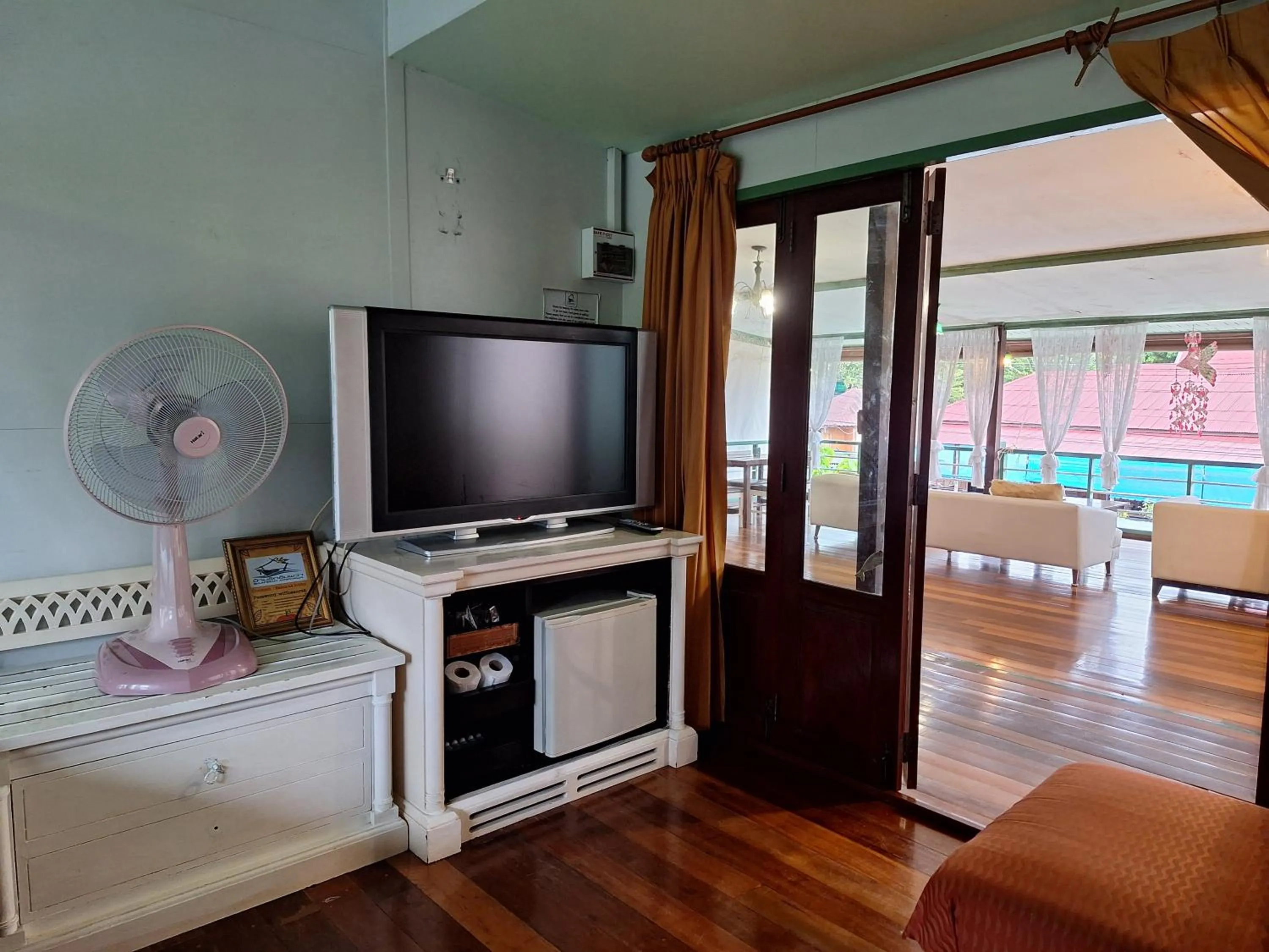 Baanrak amphawa homestay