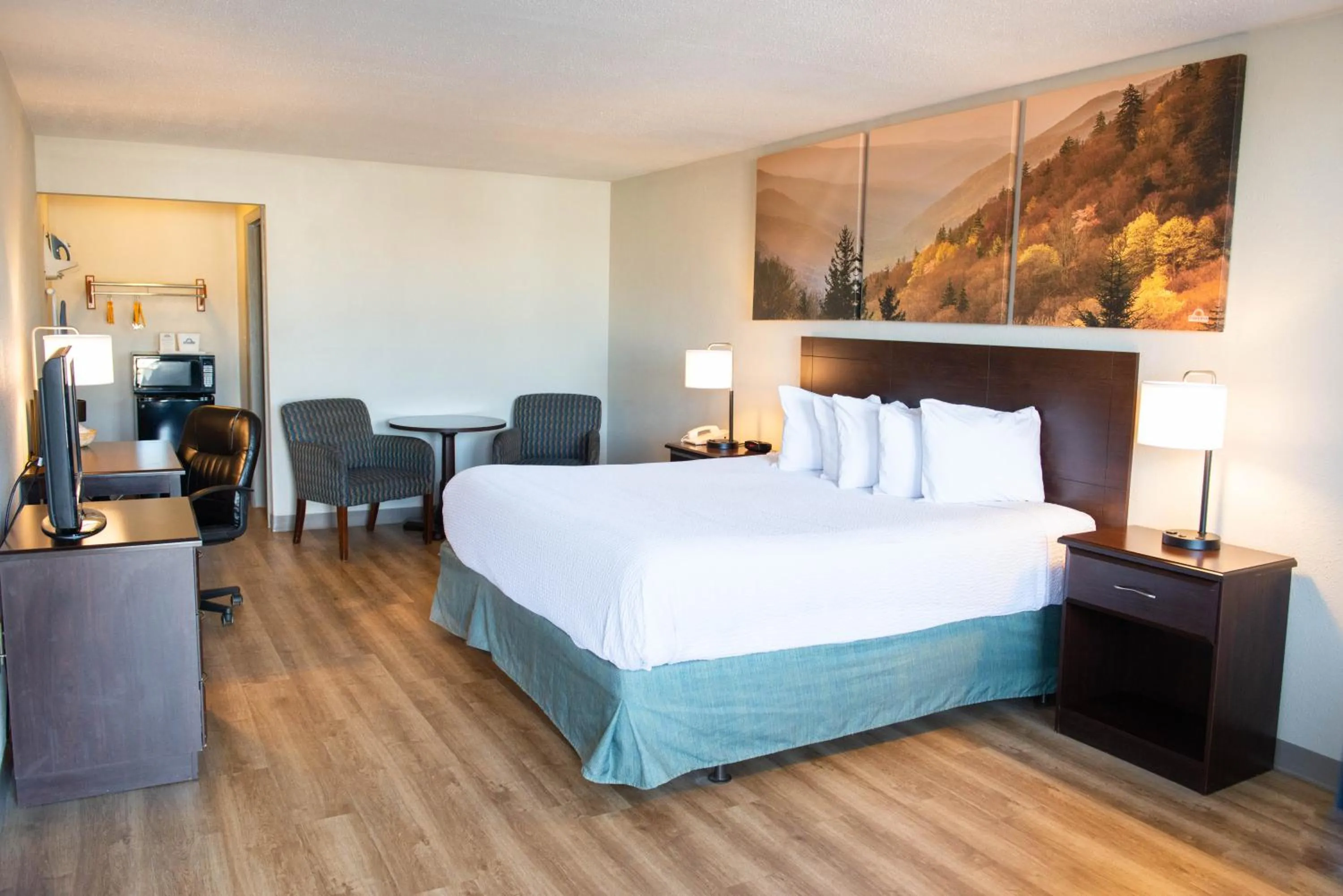 Bed in Days Inn by Wyndham Waynesboro