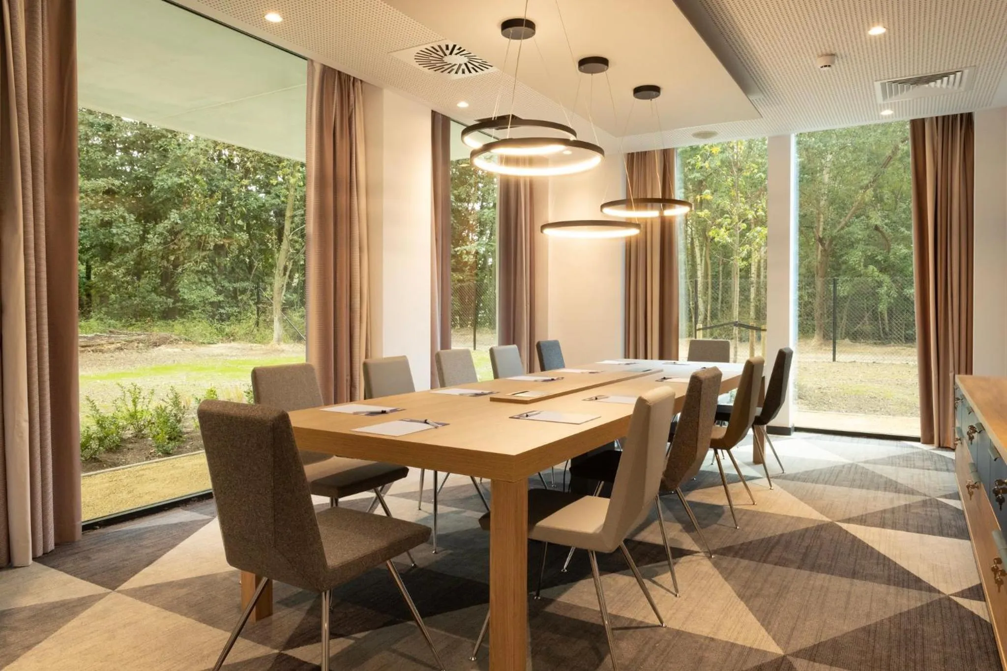 Meeting/conference room in Holiday Inn Express Brussels - Airport by IHG