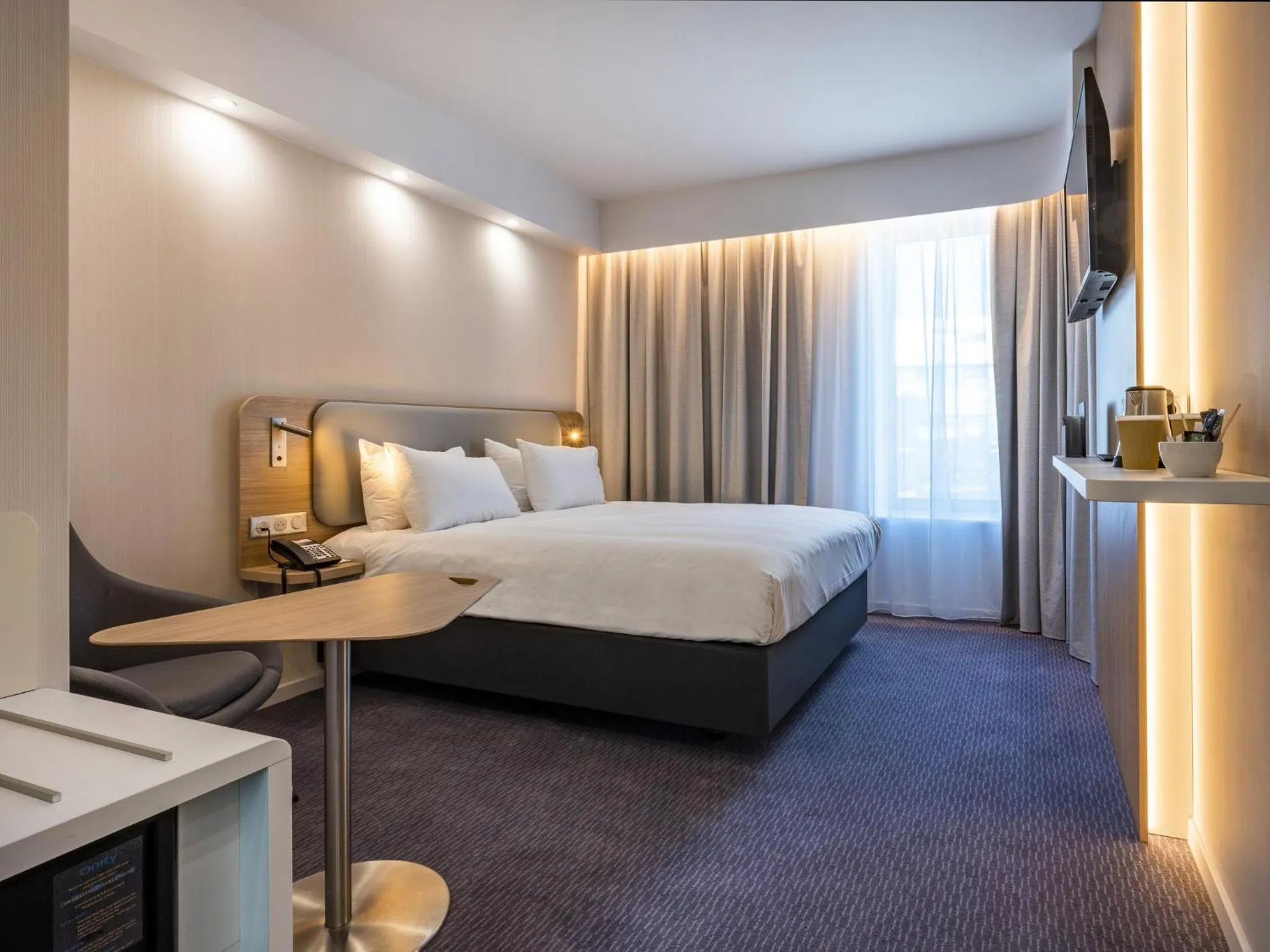 Photo of the whole room, Bed in Holiday Inn Express Brussels - Airport by IHG