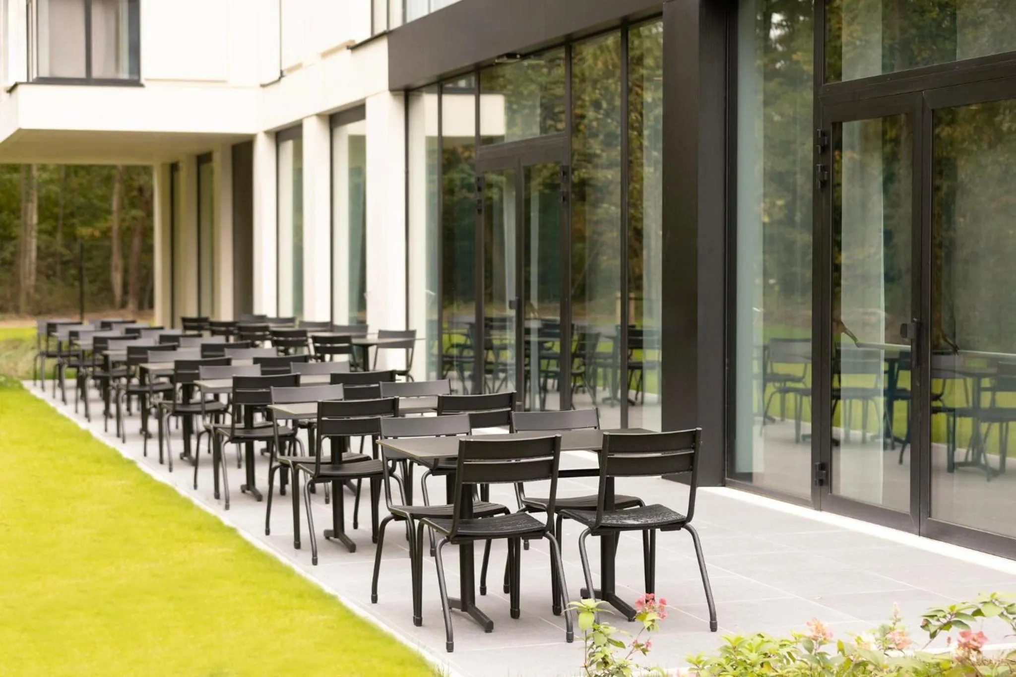 Restaurant/places to eat in Holiday Inn Express Brussels - Airport by IHG