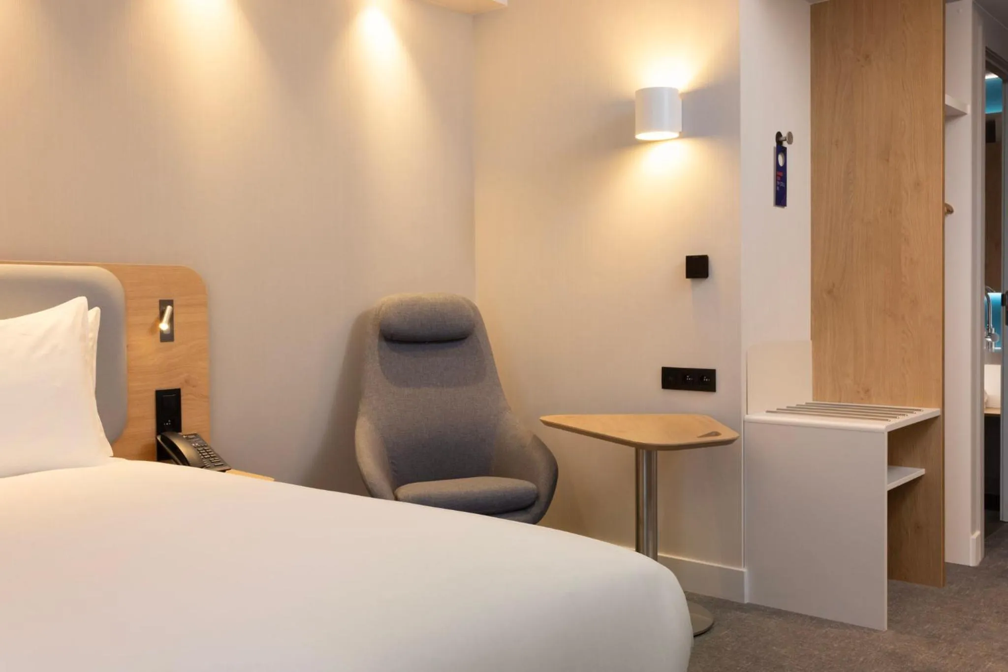 Photo of the whole room, Bed in Holiday Inn Express Brussels - Airport by IHG
