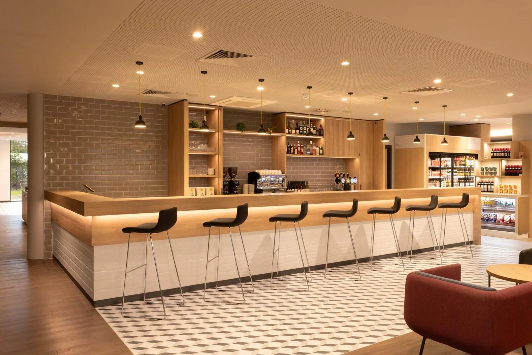 Lounge or bar in Holiday Inn Express Brussels - Airport by IHG