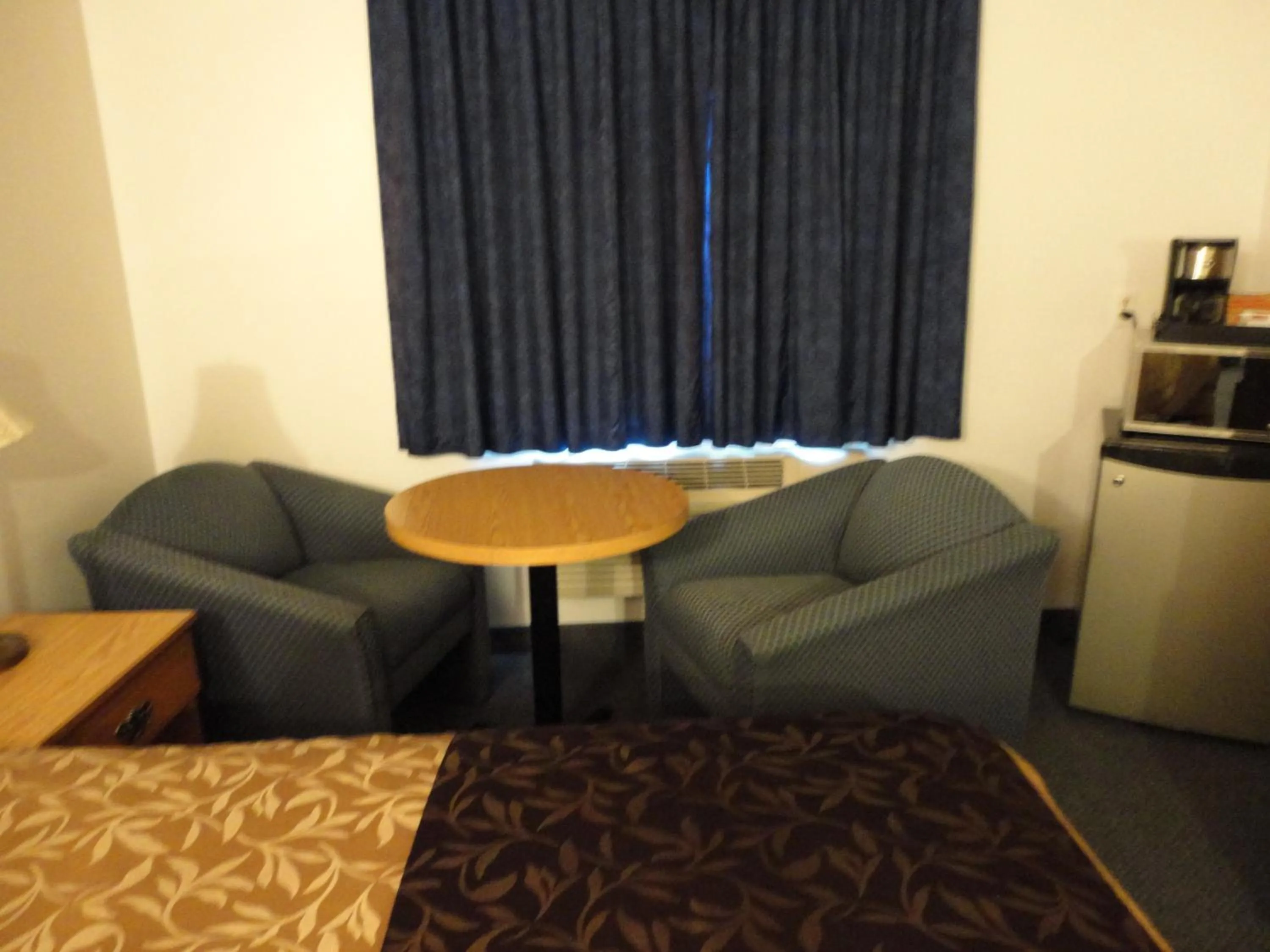 Bed in South Hill Motor Inn