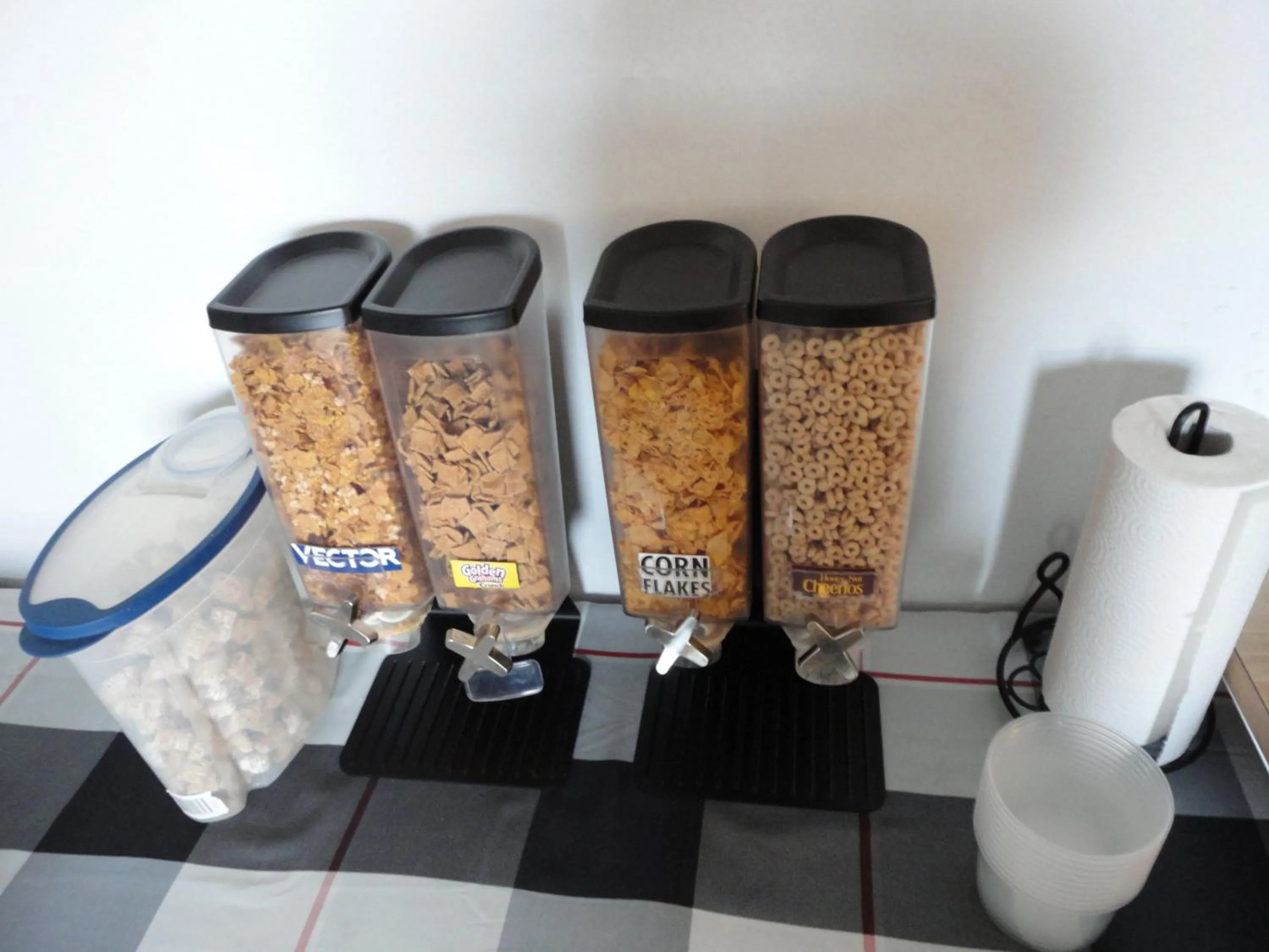 Restaurant/places to eat in South Hill Motor Inn