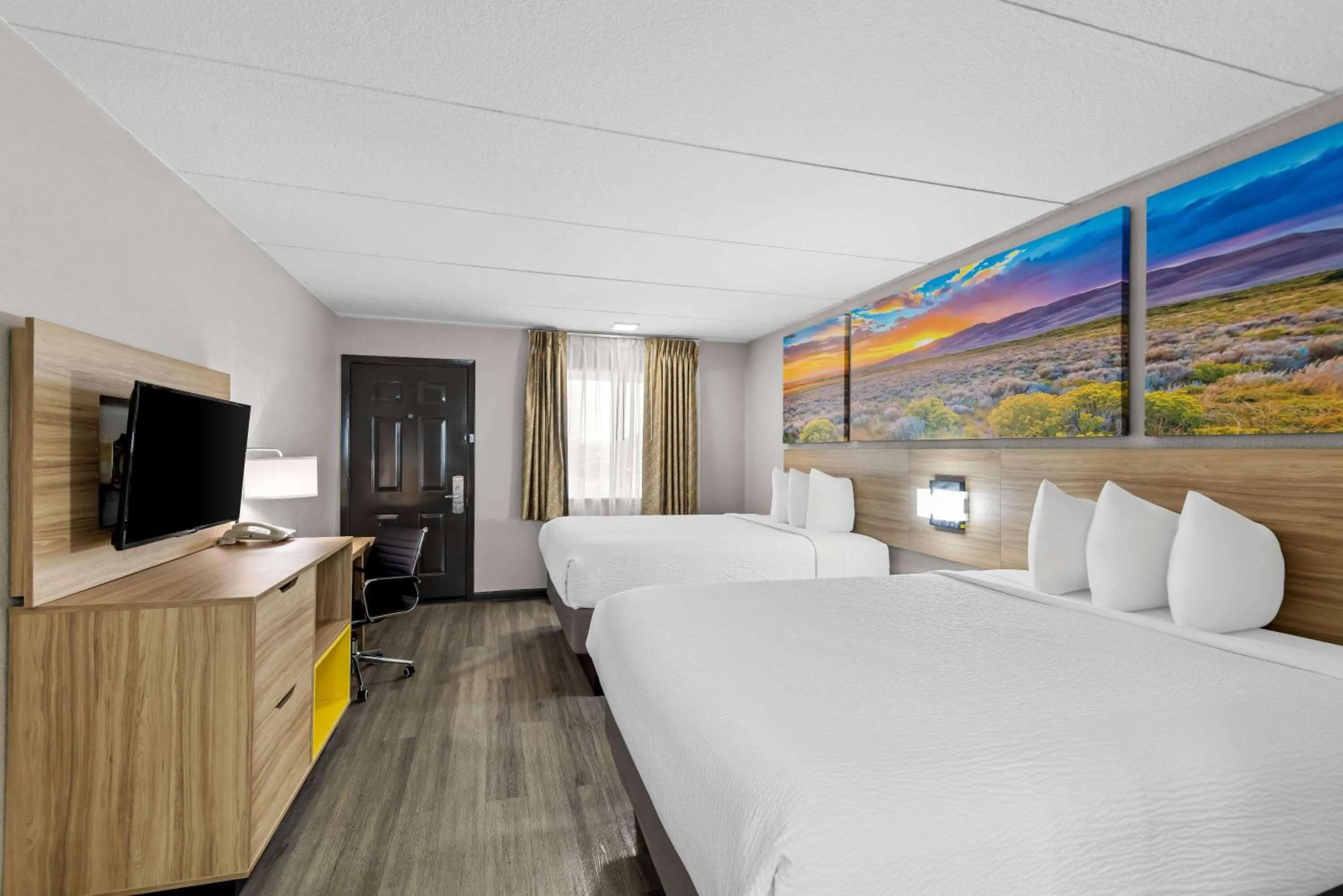 Bed in Days Inn by Wyndham Gainesville