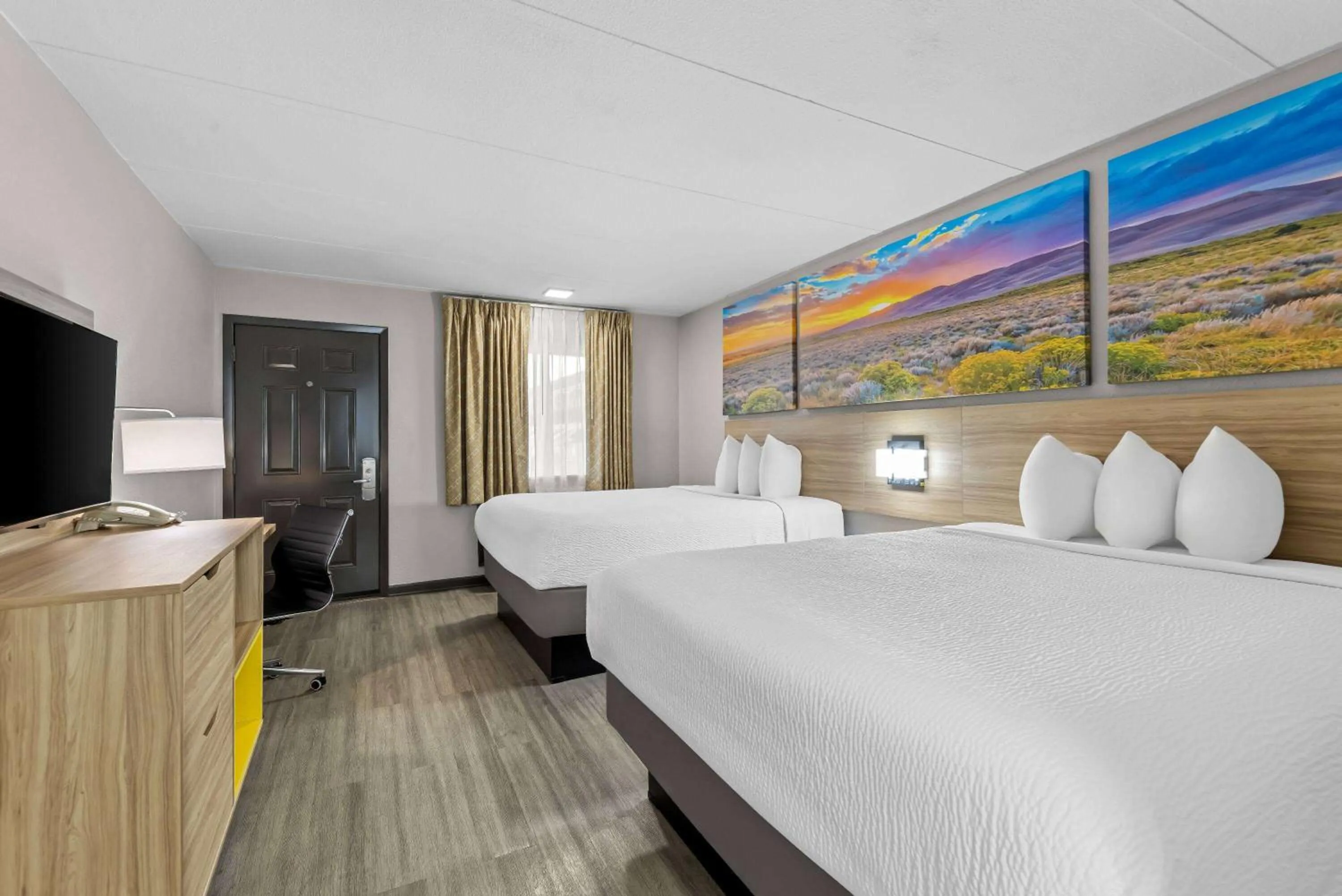 Bed in Days Inn by Wyndham Gainesville