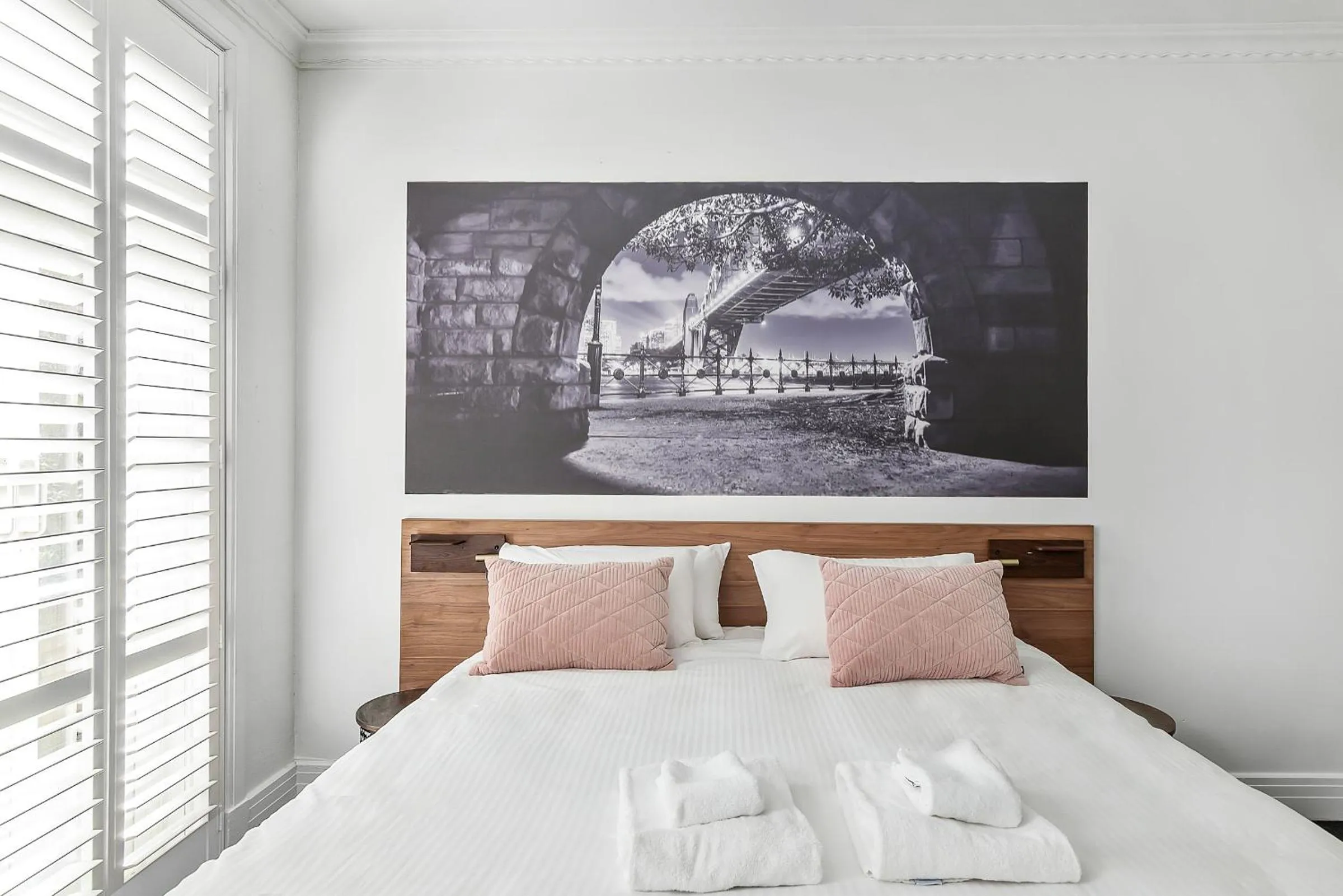 Bed in Criterion Hotel Sydney