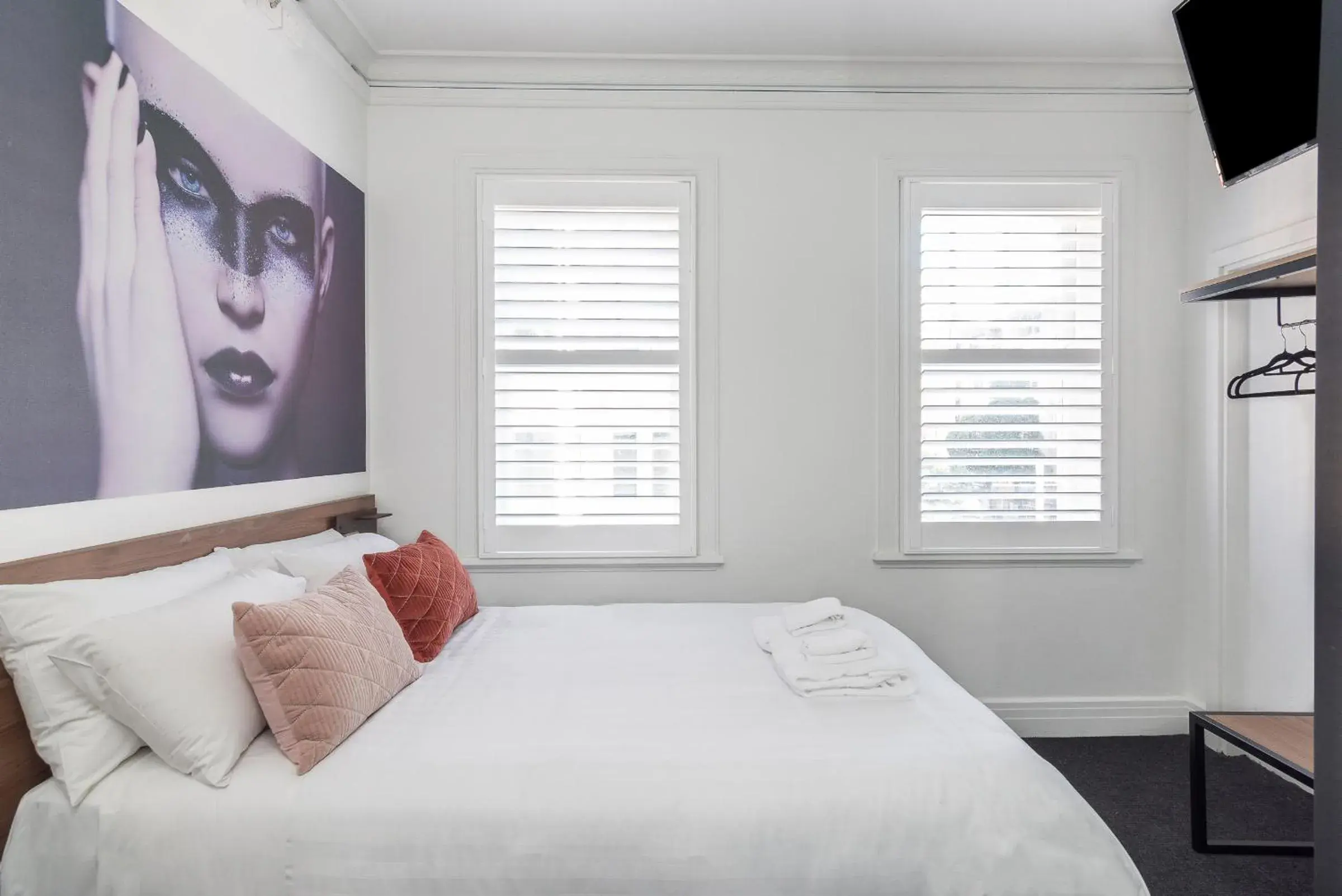 Deluxe Double Room in Criterion Hotel Sydney Deluxe Double Room in Criterion Hotel Sydney