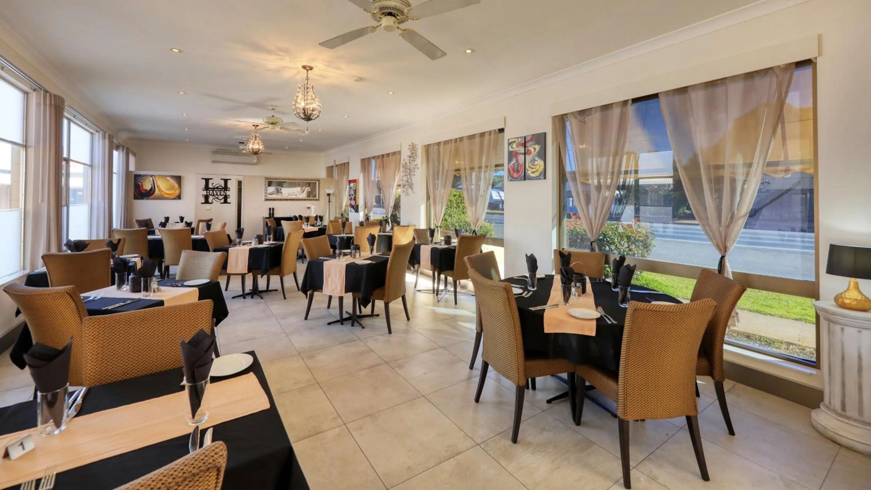 Restaurant/places to eat in Silver Haven Motor Inn