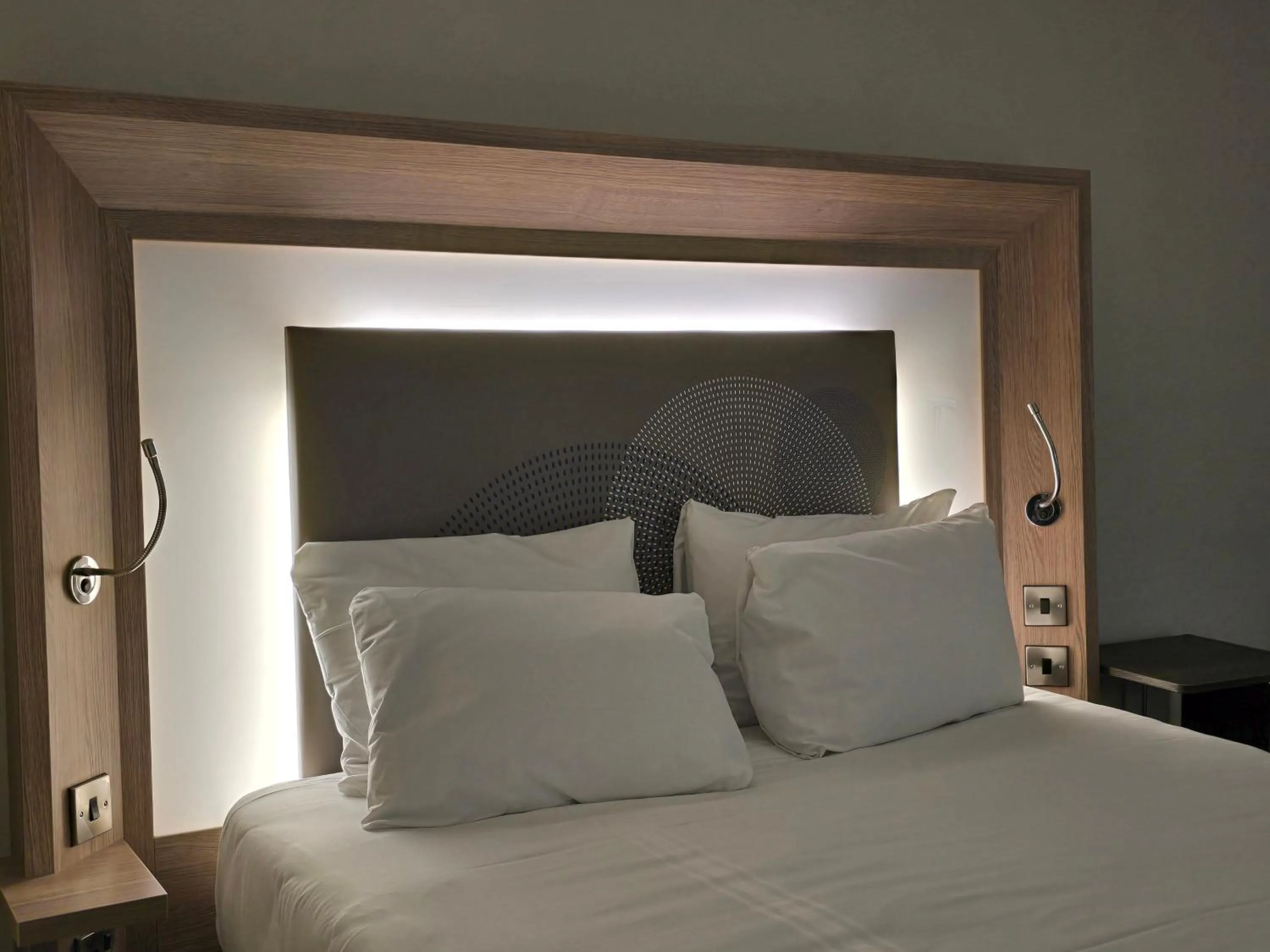 Photo of the whole room, Bed in Novotel Nottingham Derby