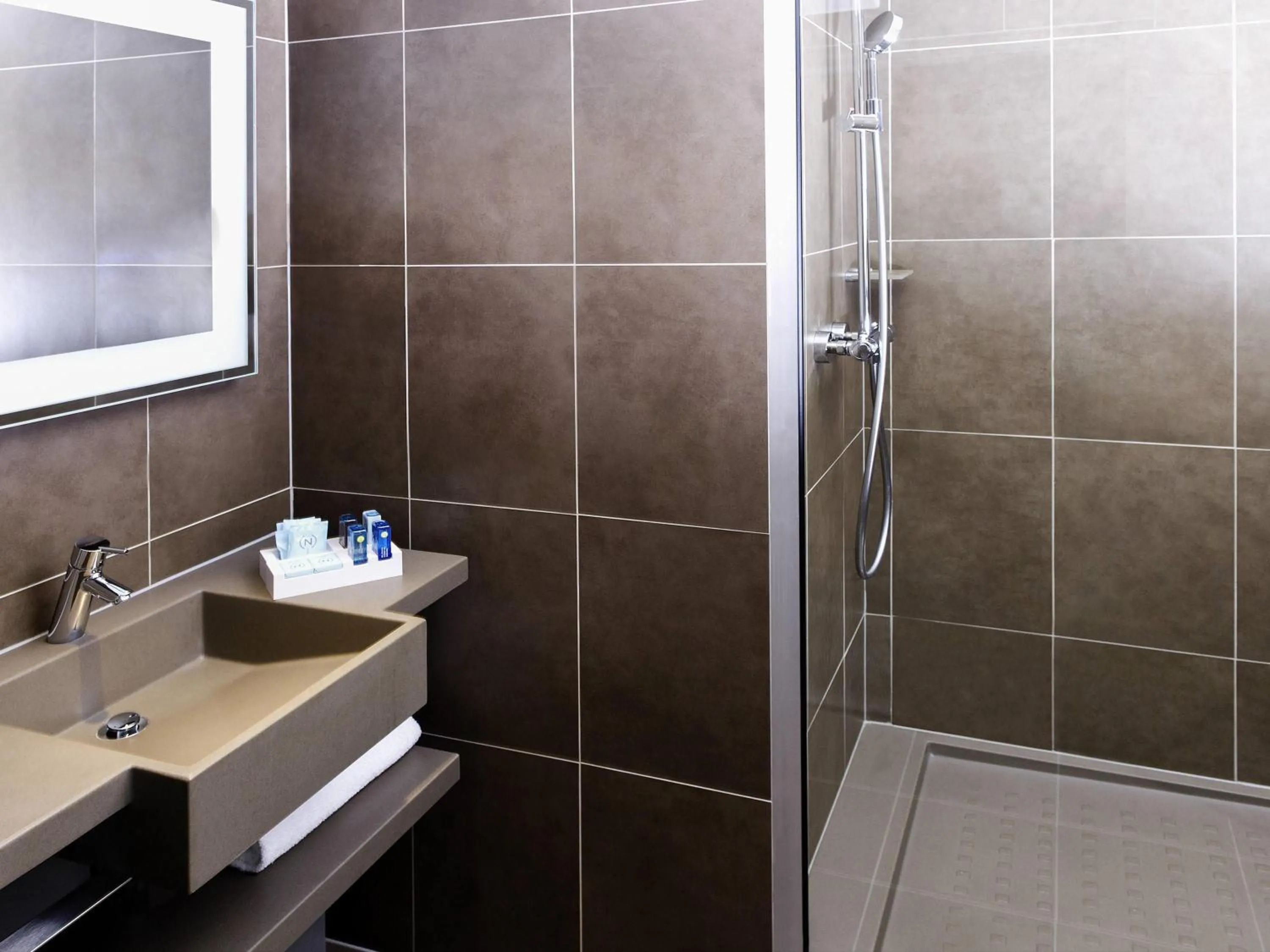 Bedroom in Novotel Nottingham Derby