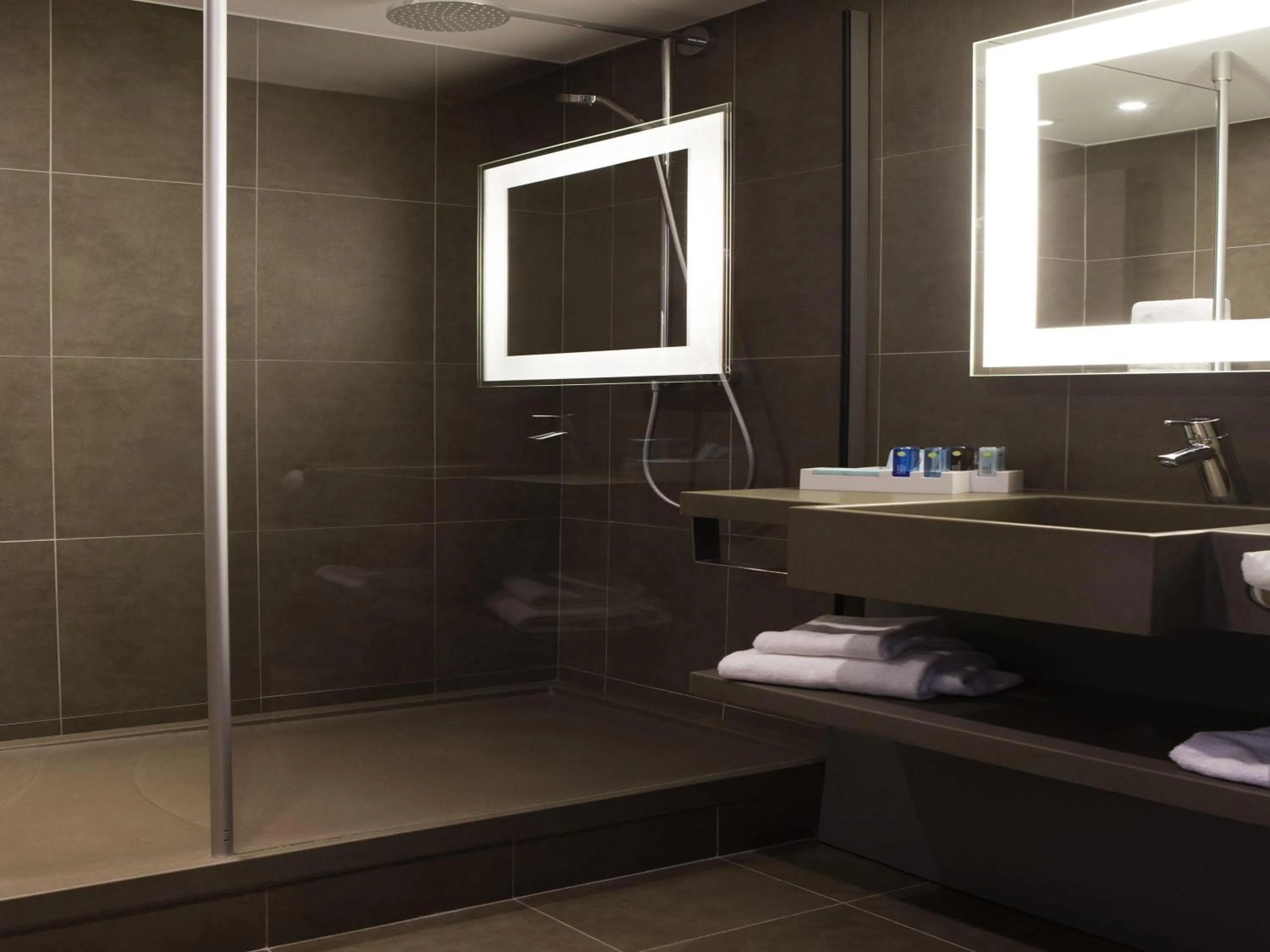 Bedroom in Novotel Nottingham Derby