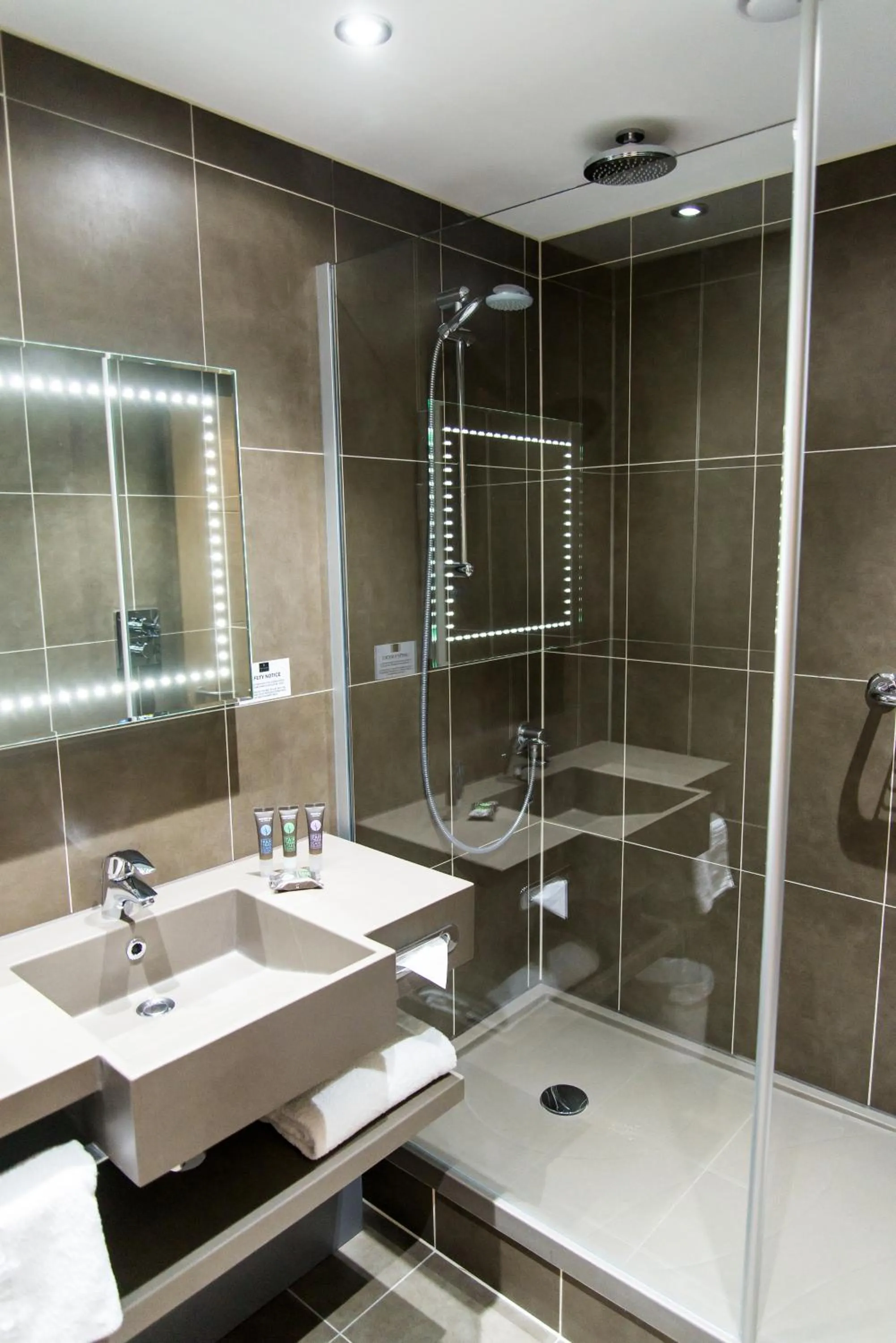 Bathroom in Novotel Nottingham Derby