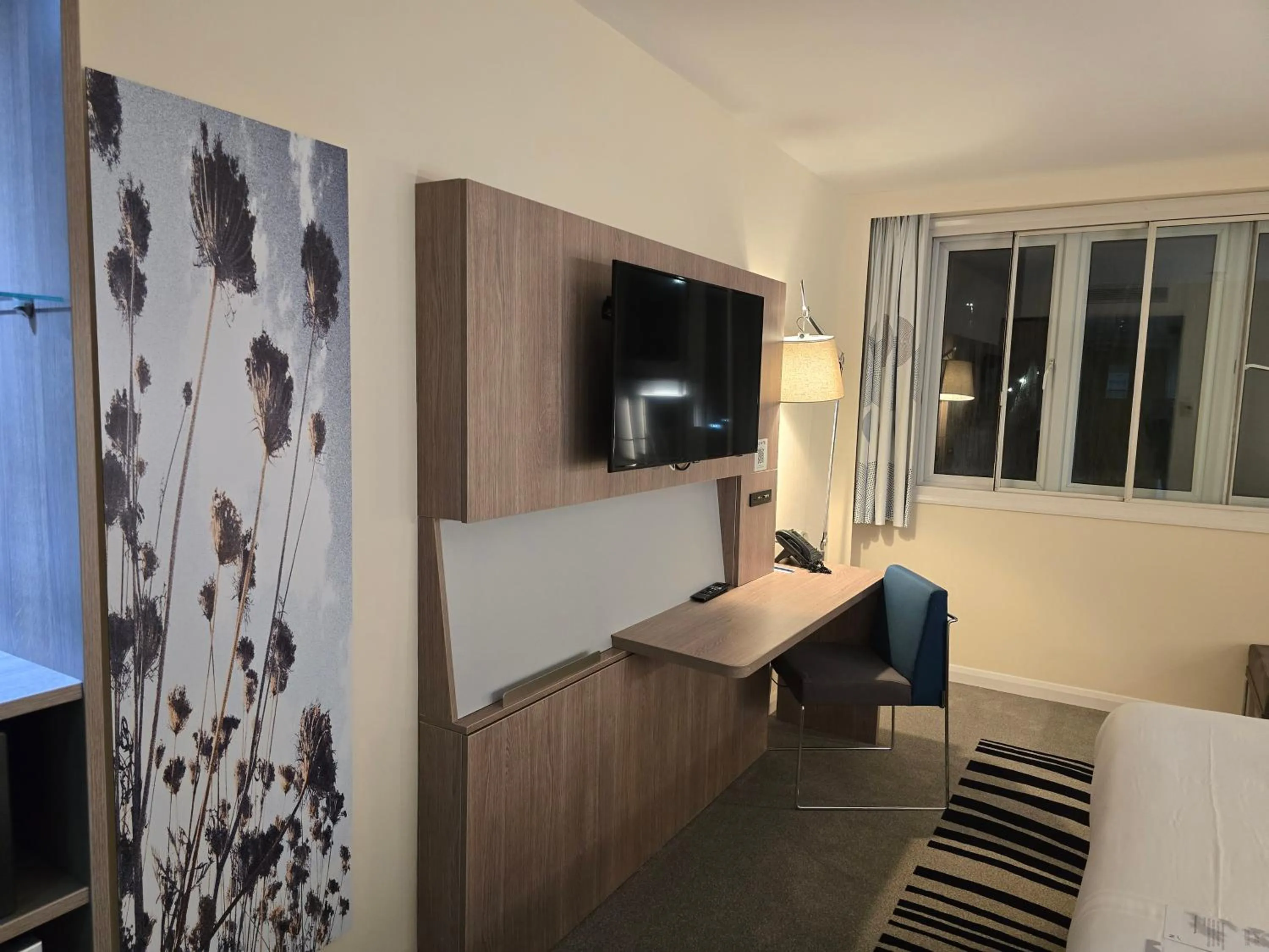 Photo of the whole room in Novotel Nottingham Derby